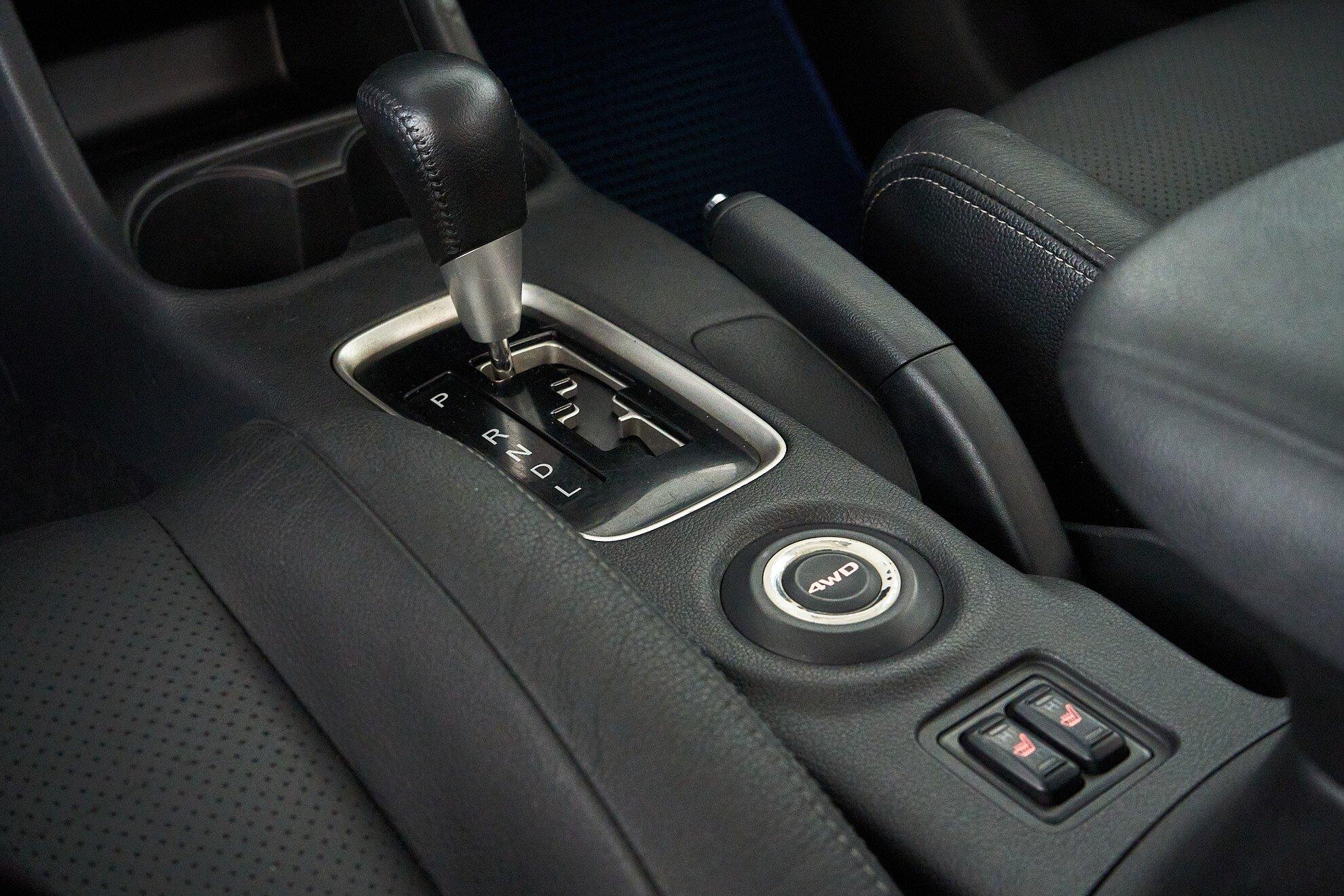 Mitsubishi Outlander 2012, черный