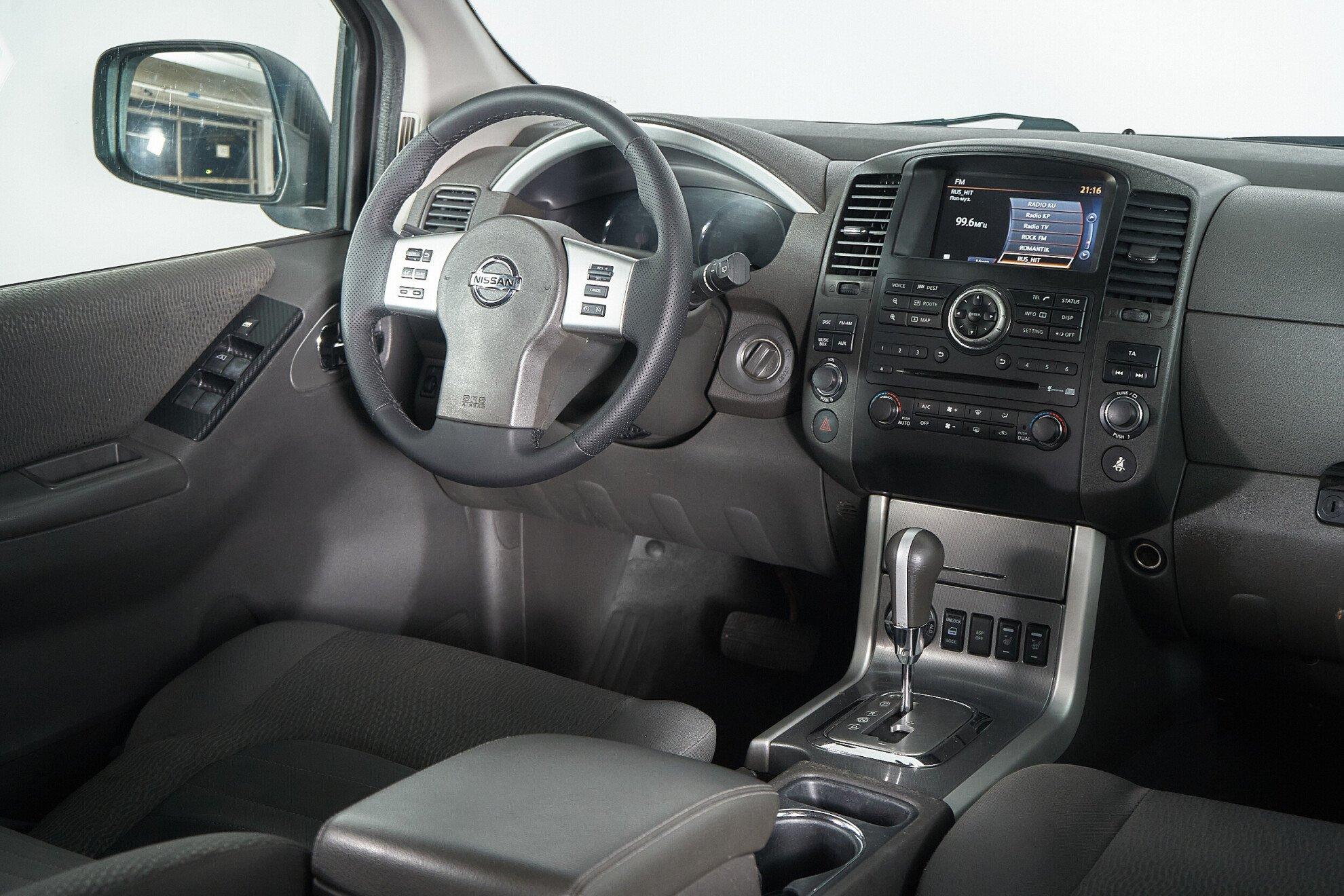 Nissan Pathfinder 2012, черный