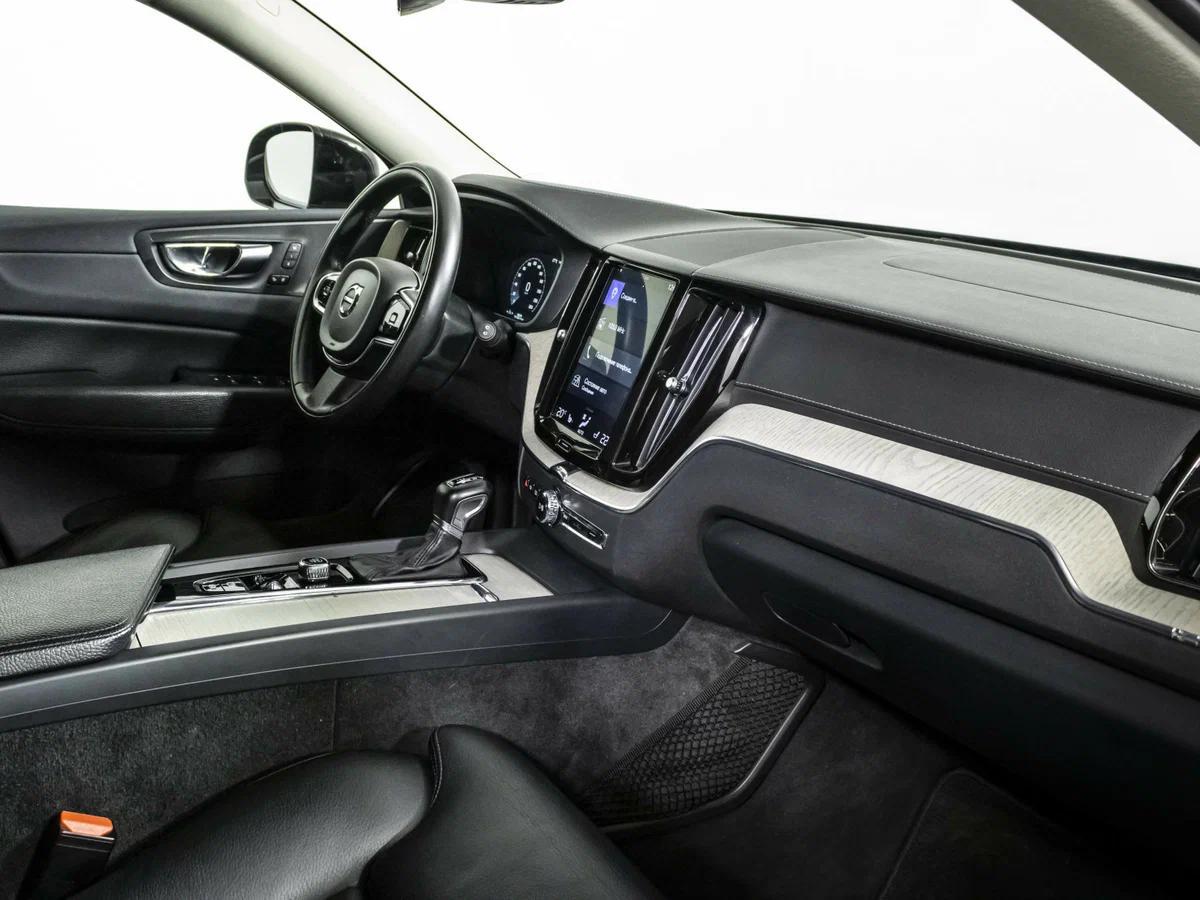 Volvo XC60 2020, черный