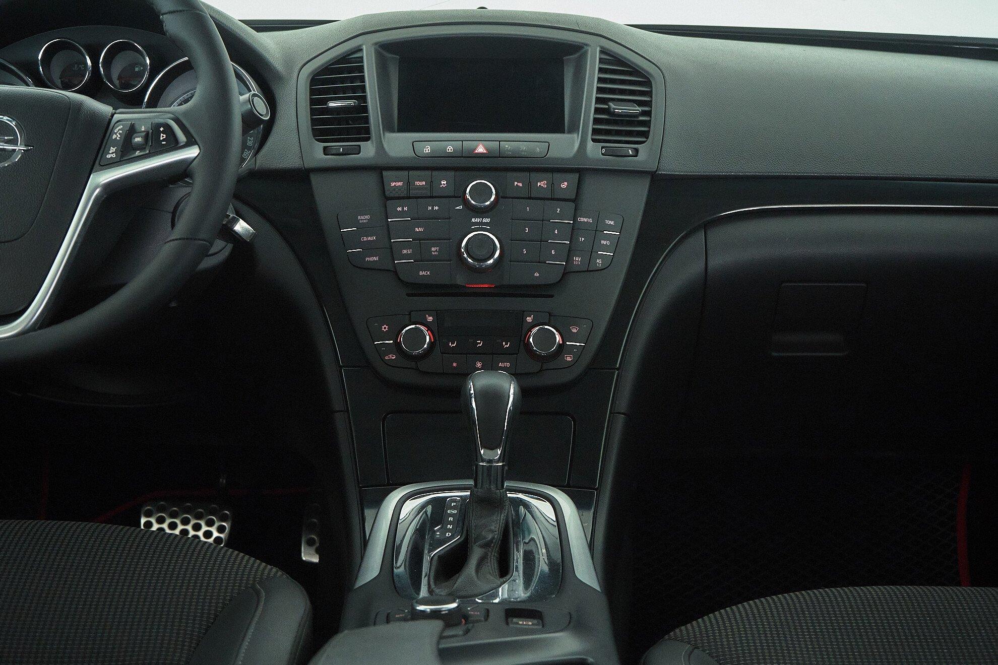Opel Insignia 2012, черный