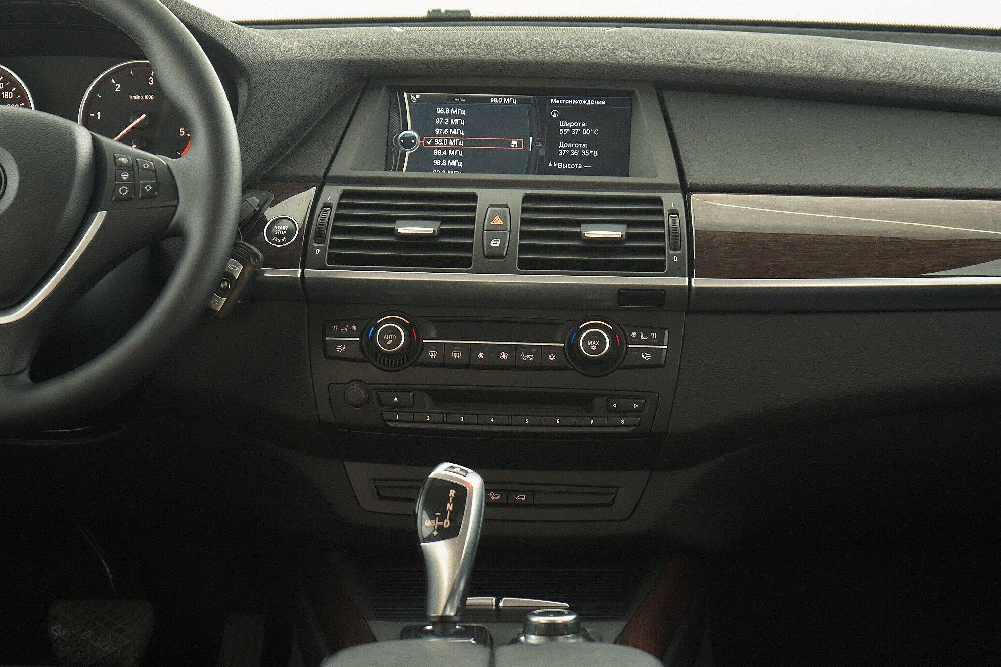BMW X5 2011, белый
