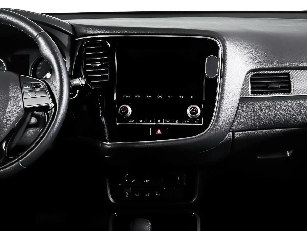Mitsubishi Outlander 2022, черный