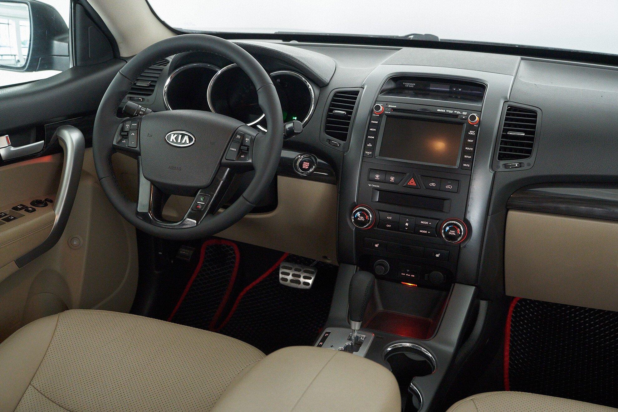 Kia Sorento 2011, черный