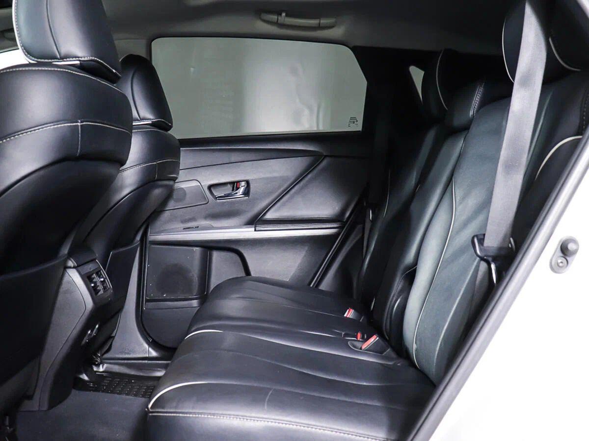 Toyota Venza 2016, белый