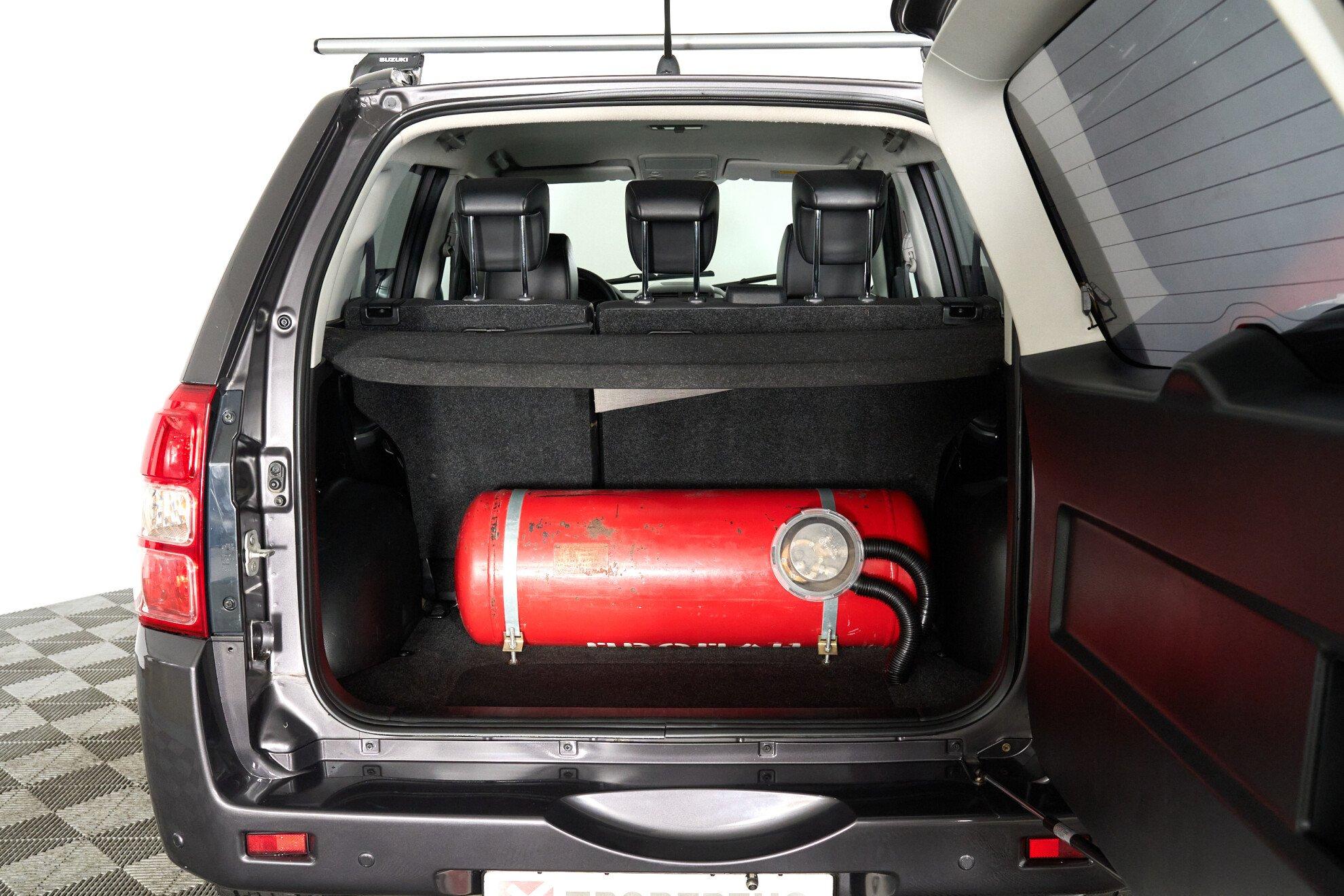 Suzuki Grand Vitara 2014, серый