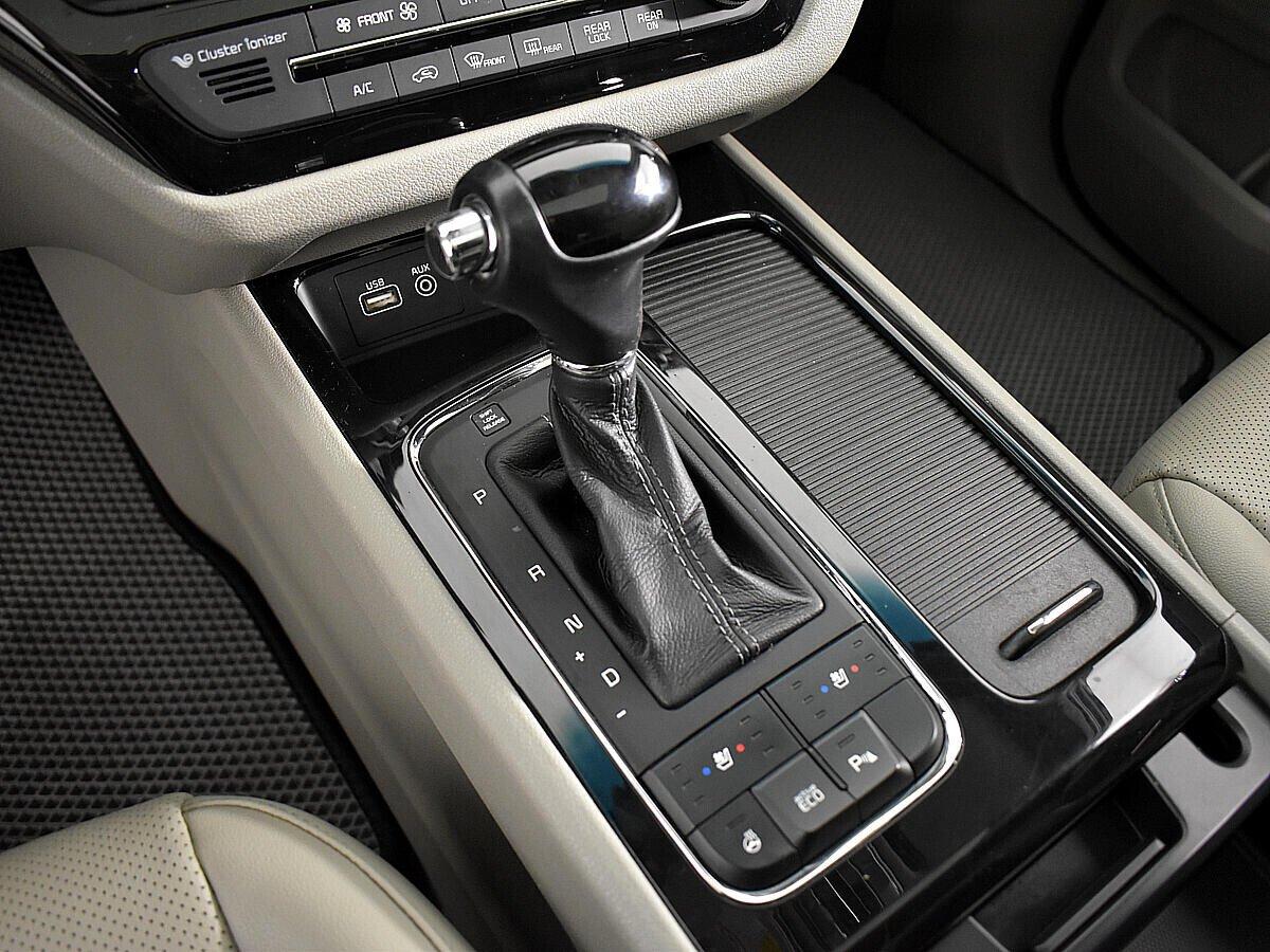 Kia Carnival 2016, черный