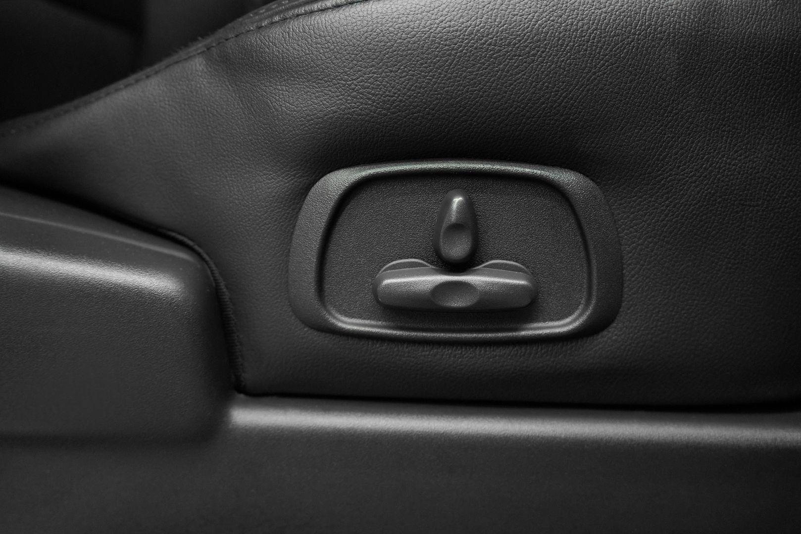 Mitsubishi Pajero 2011, серебряный