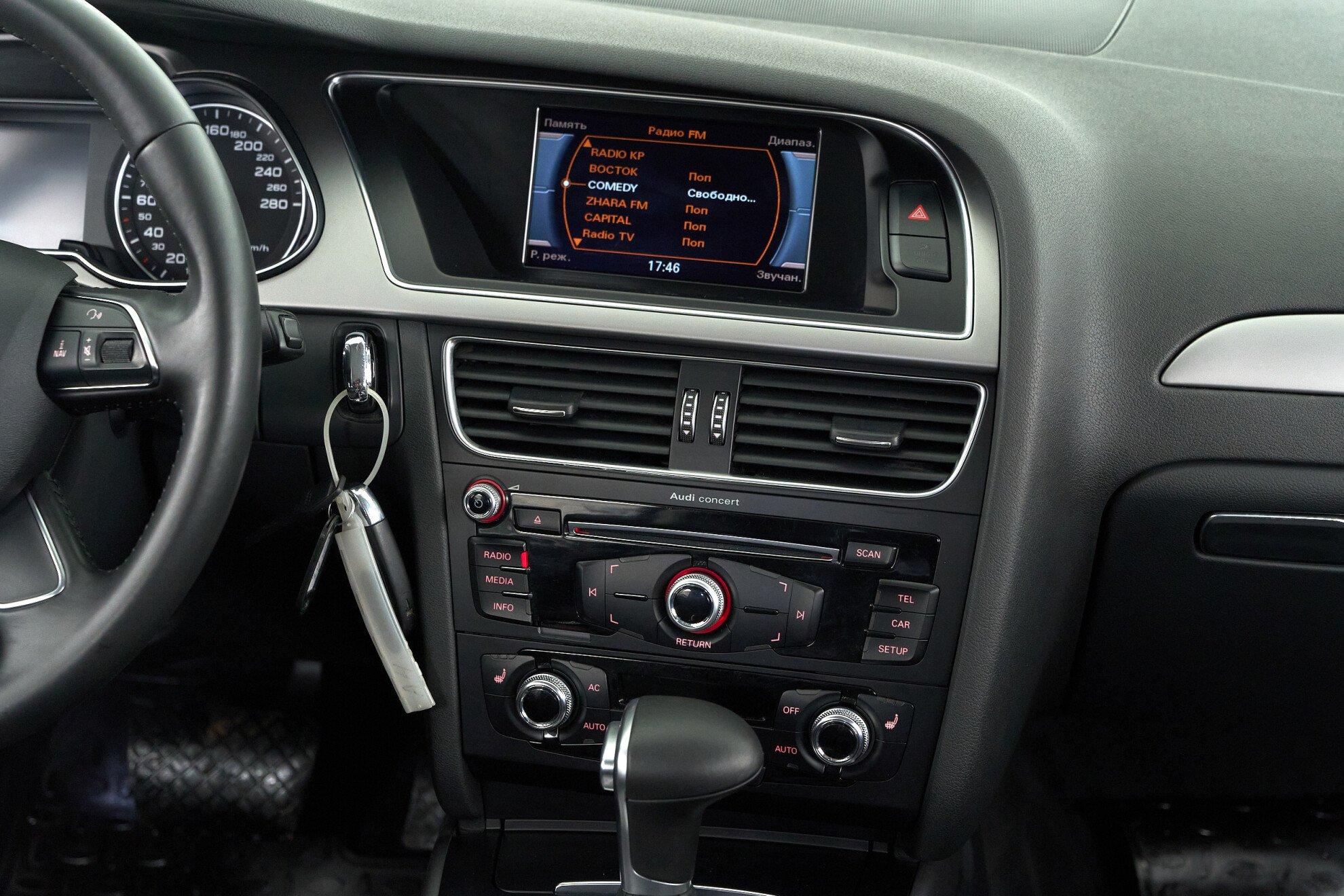Audi A4 2012, белый
