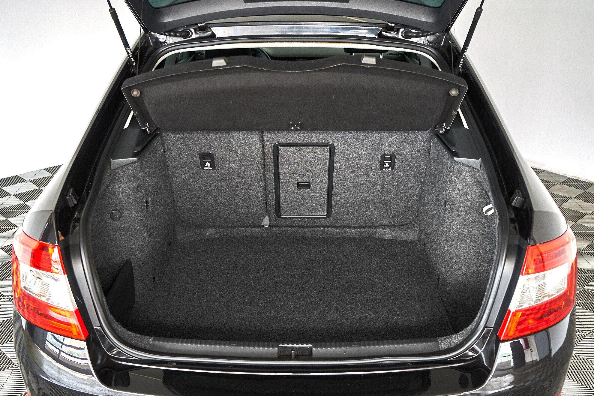 Skoda Octavia 2016, черный