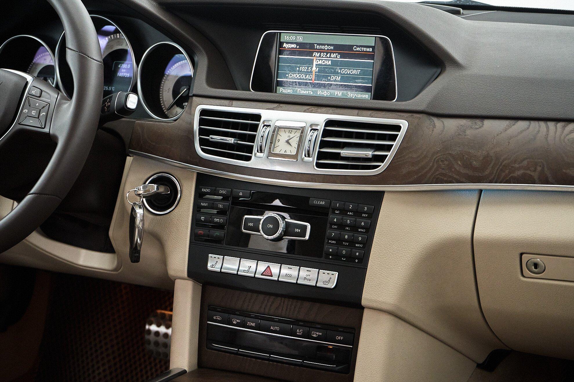 Mercedes-Benz E-Класс 2013, белый
