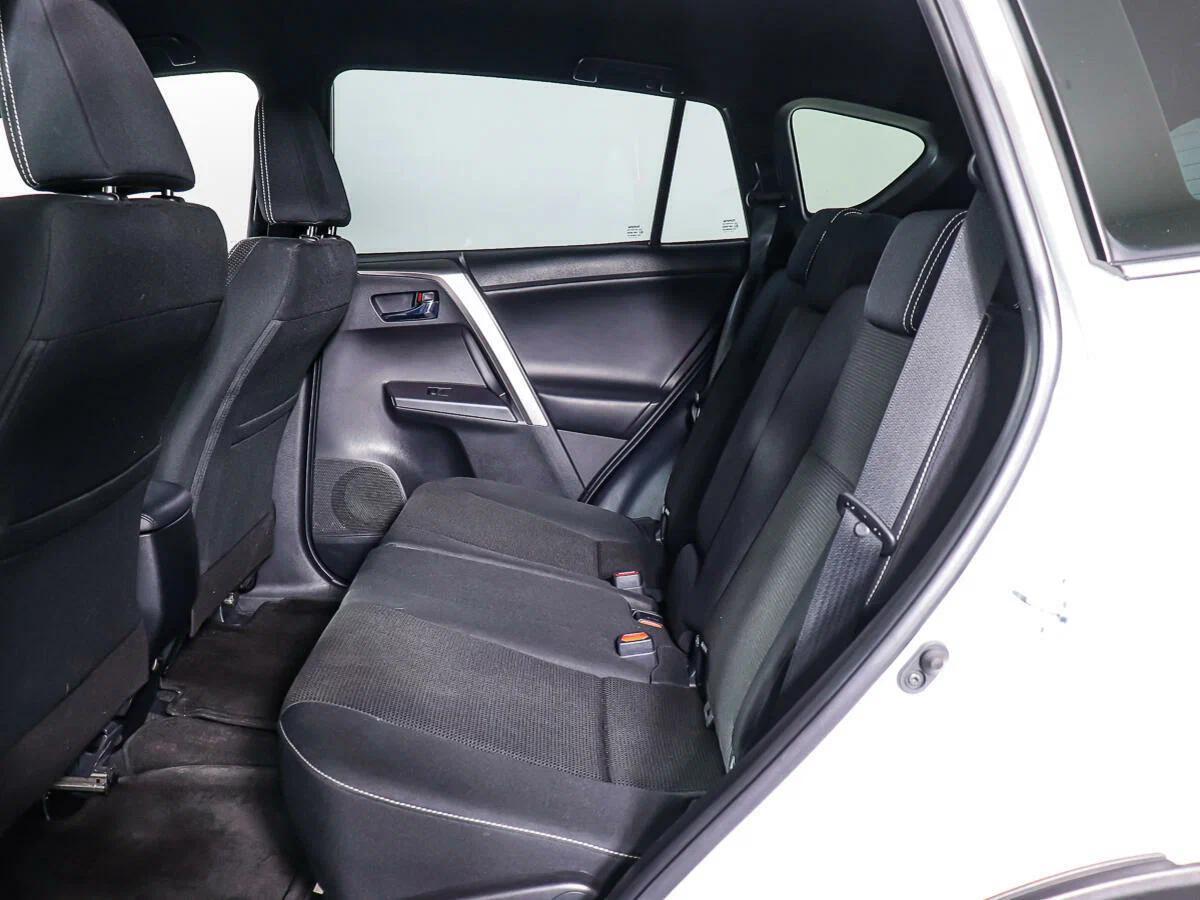 Toyota RAV4 2019, белый