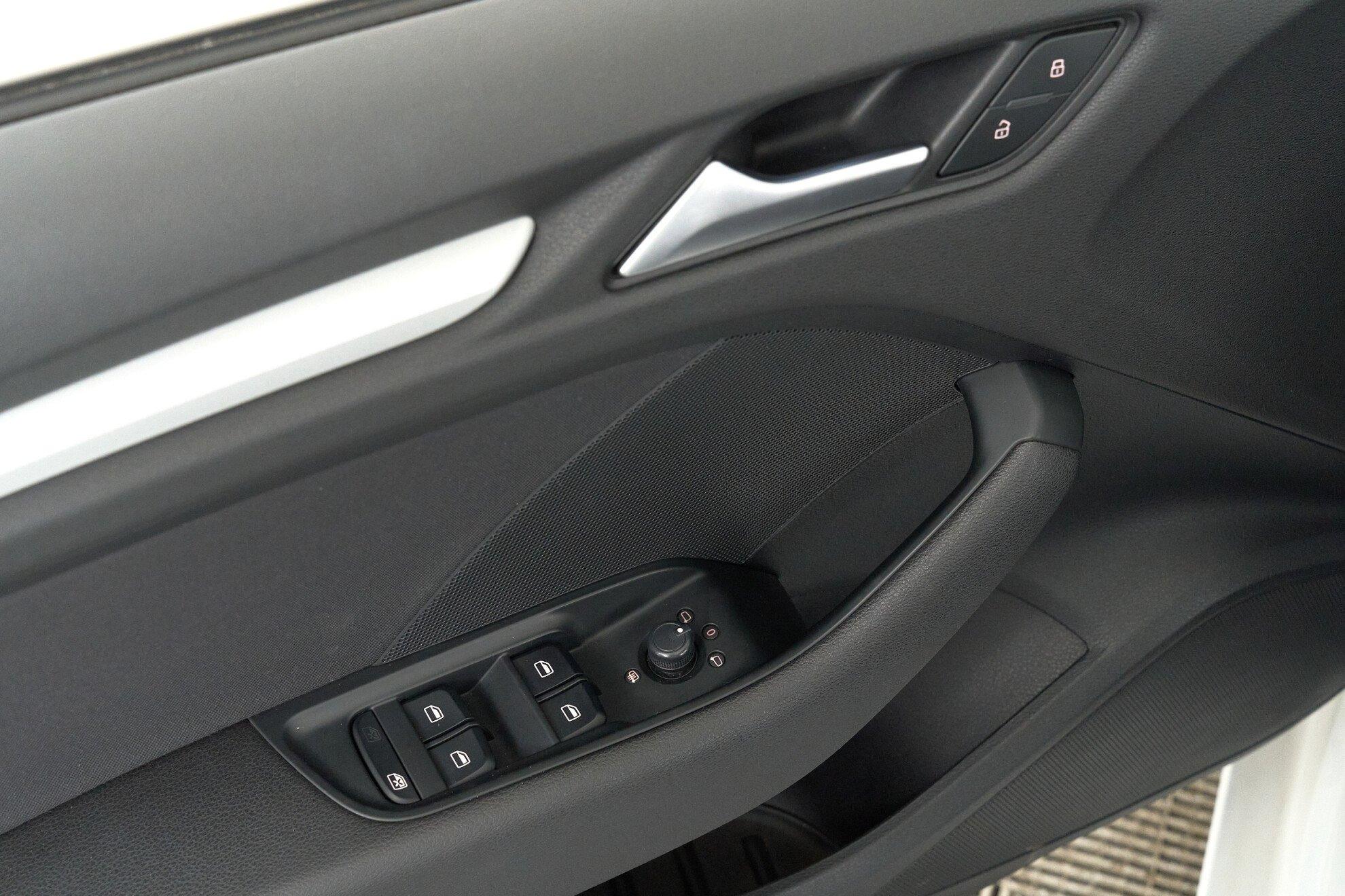Audi A3 2016, белый