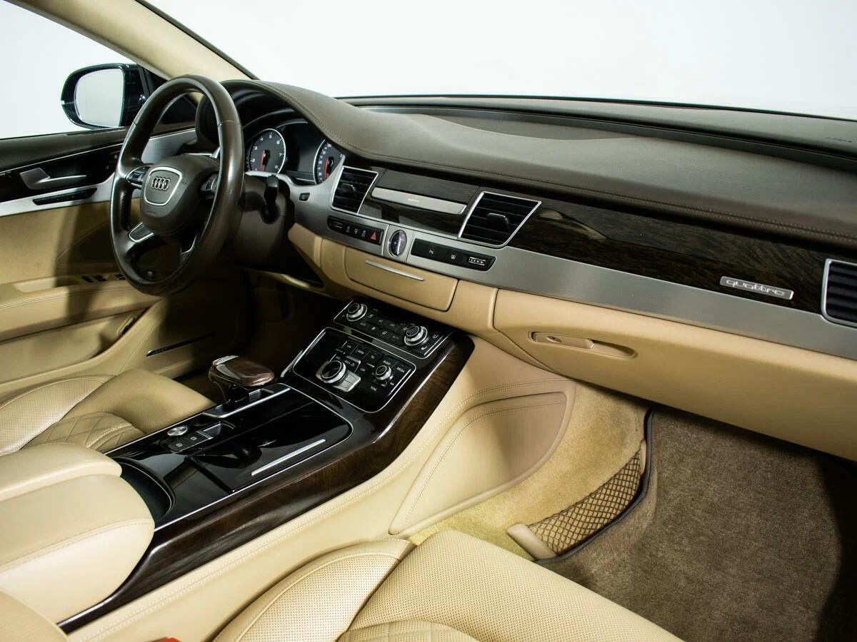 Audi A8 2017, синий