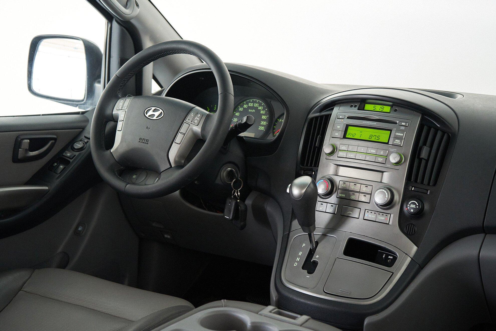 Hyundai Grand Starex 2008, серебряный