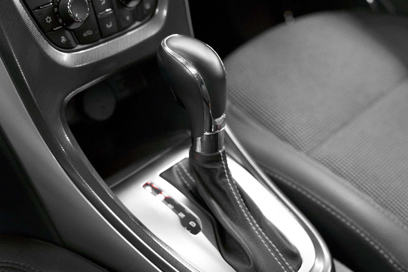 Opel Astra 2012, серый