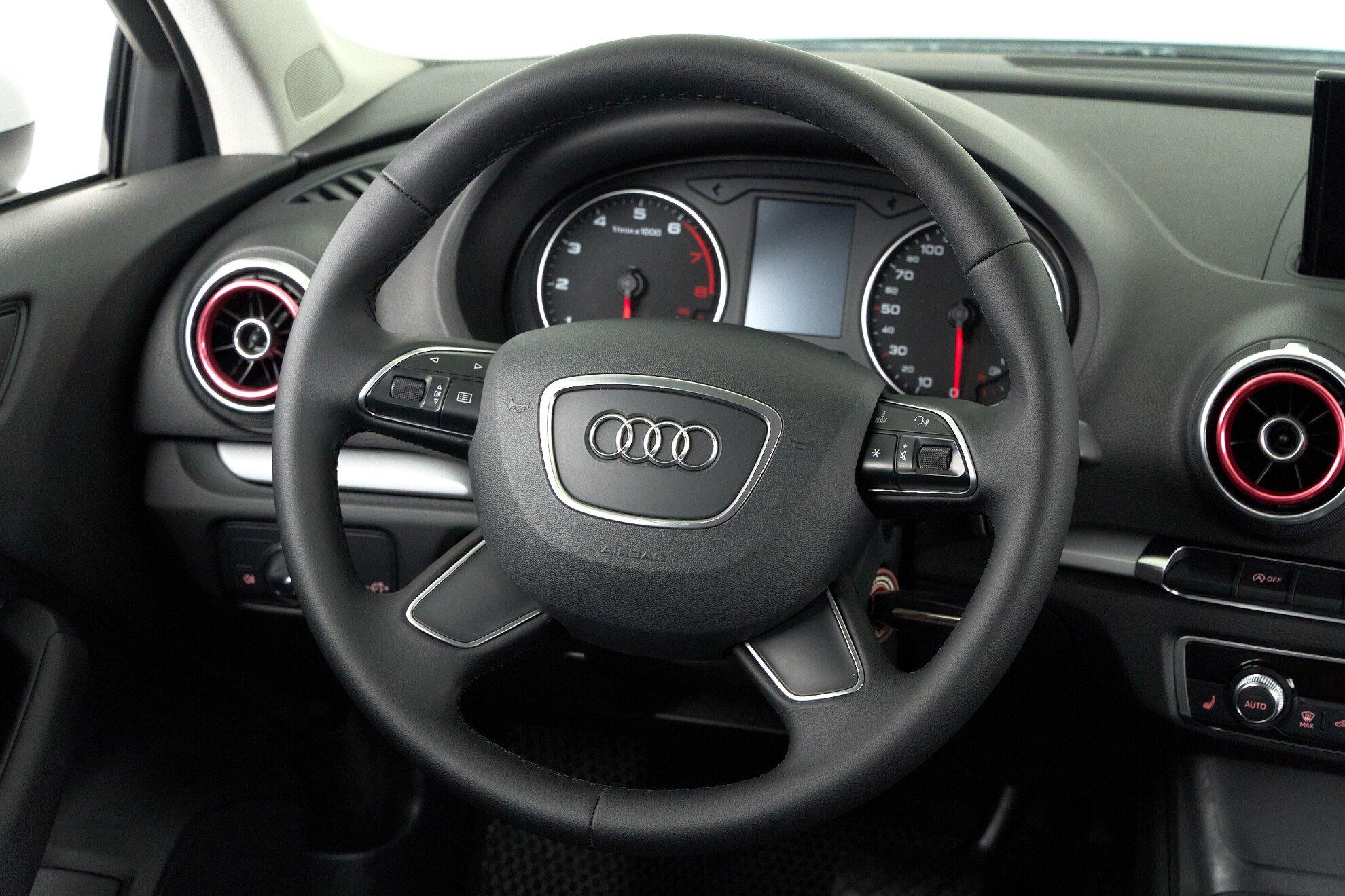 Audi A3 2016, белый