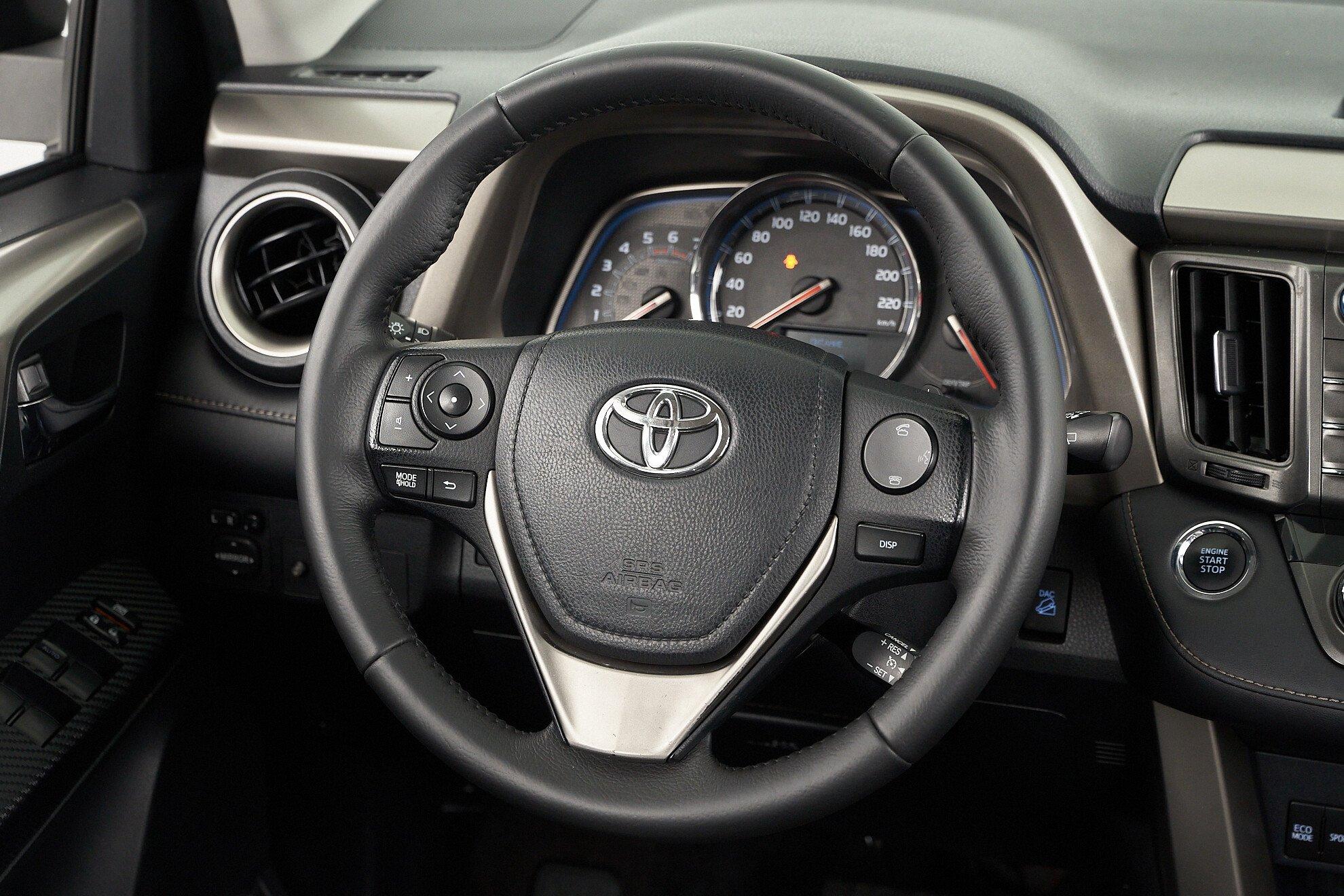 Toyota RAV4 2013, белый