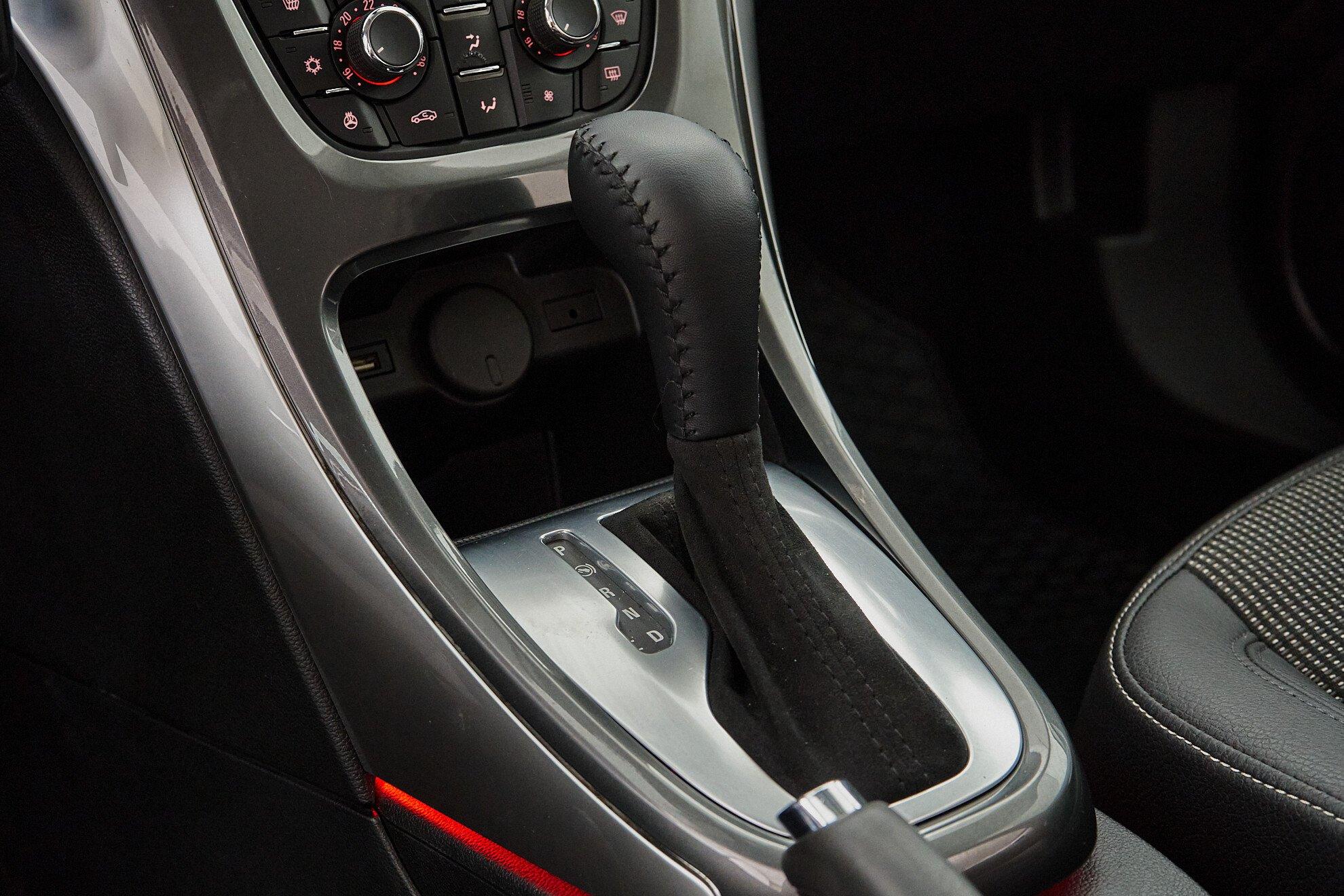 Opel Astra 2013, синий