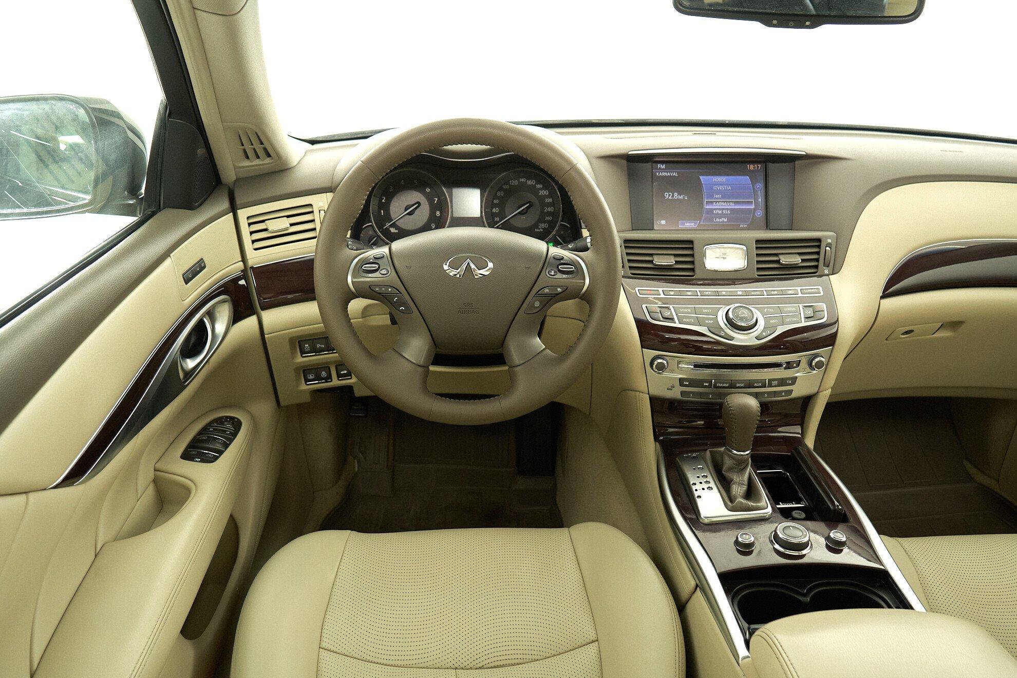 Infiniti Q70 2014, черный