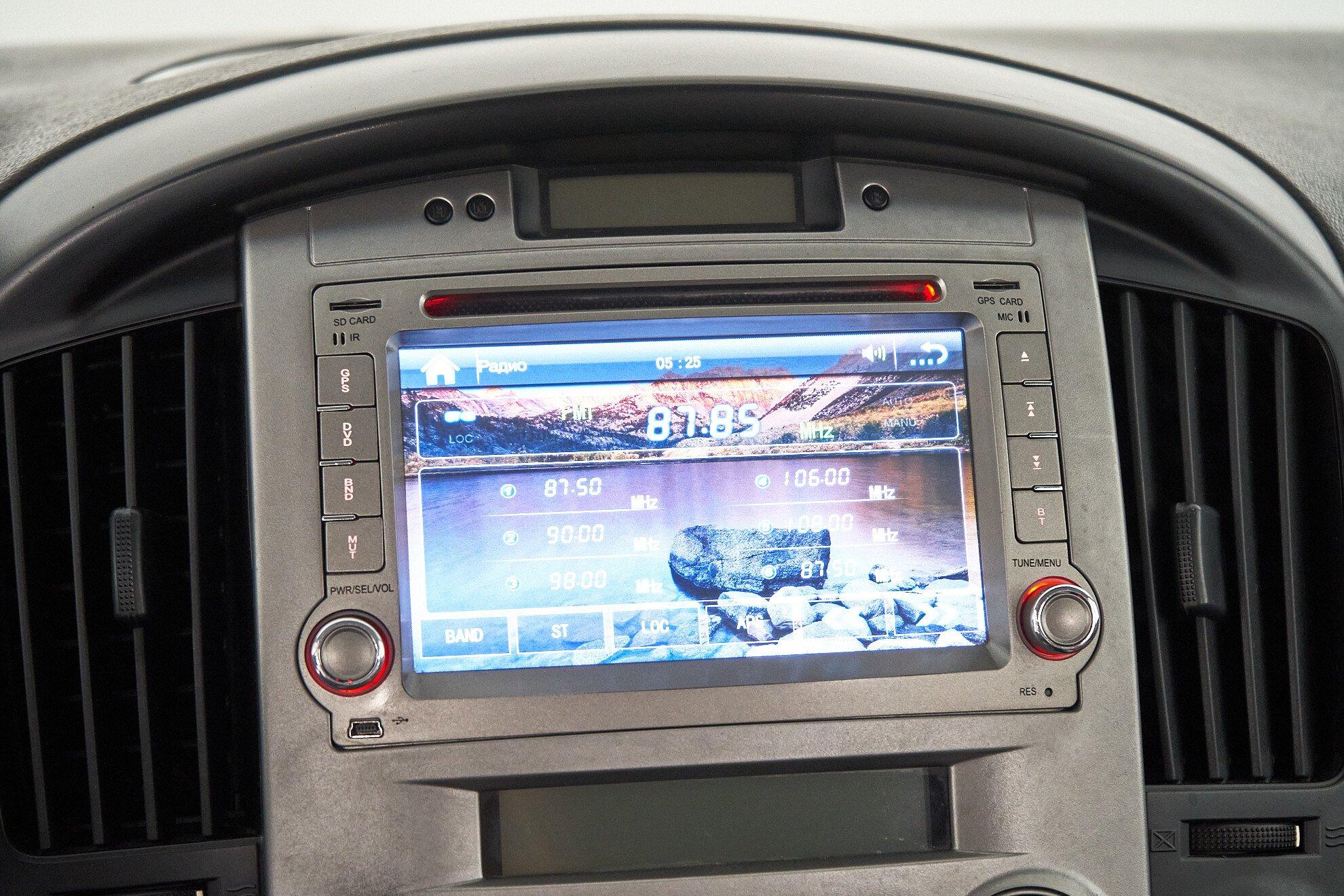 Hyundai Grand Starex 2010, белый