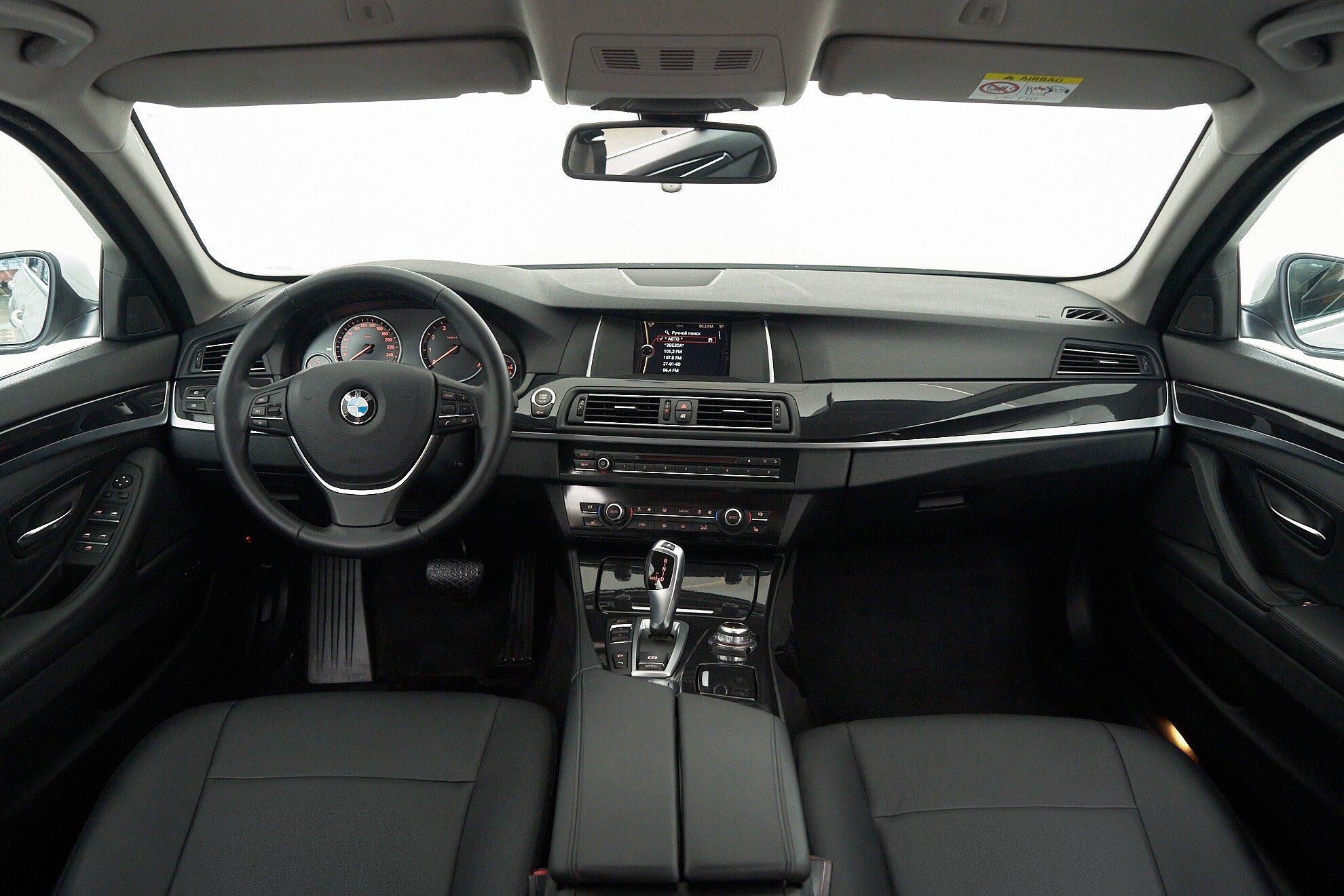 BMW 5 серии 2013, белый