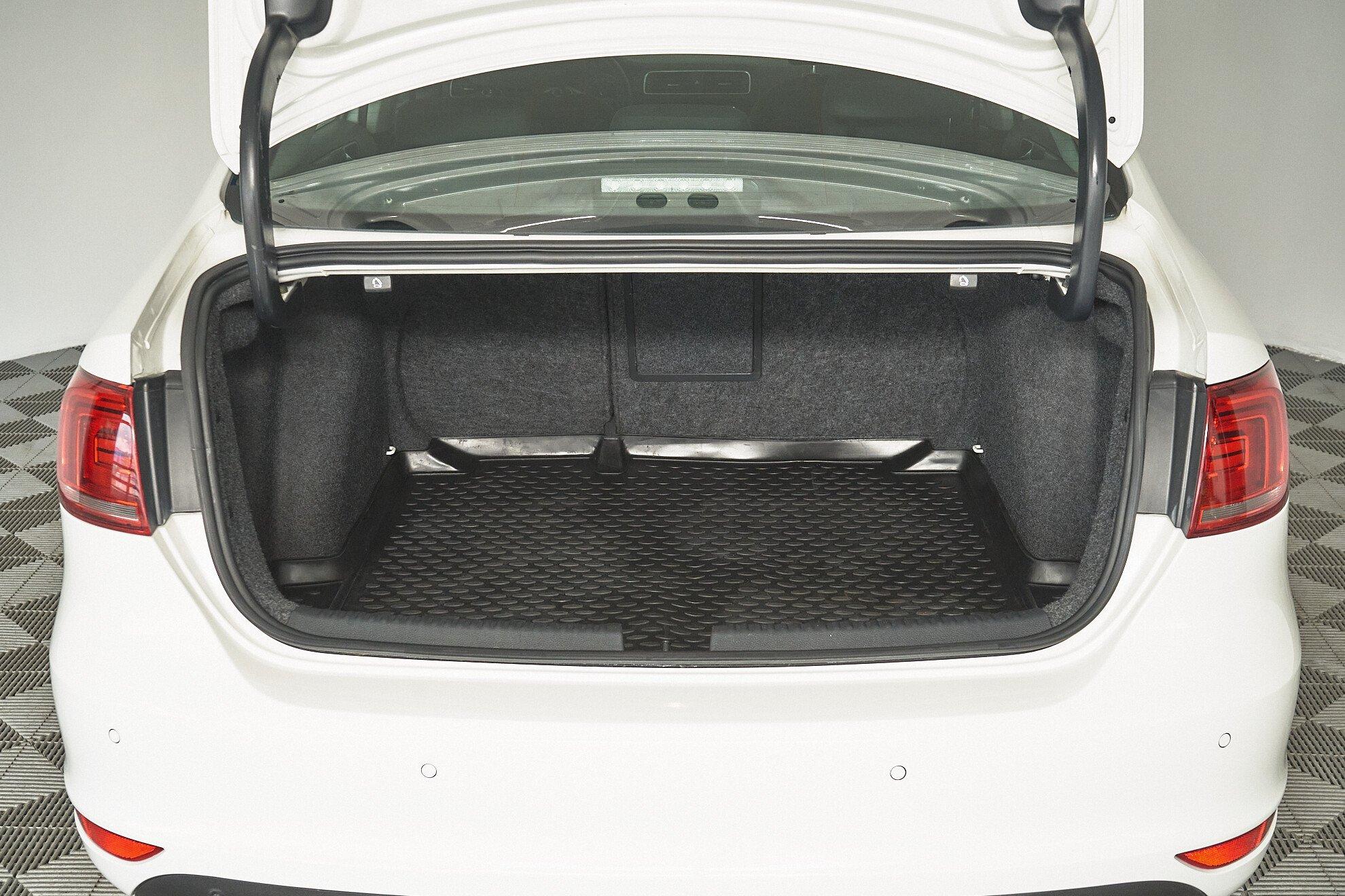 Volkswagen Jetta 2014, белый