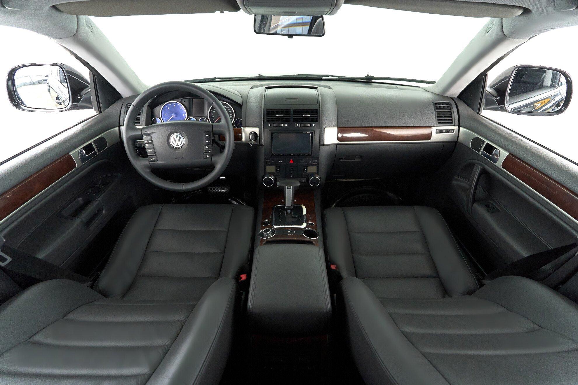 Volkswagen Touareg 2008, черный