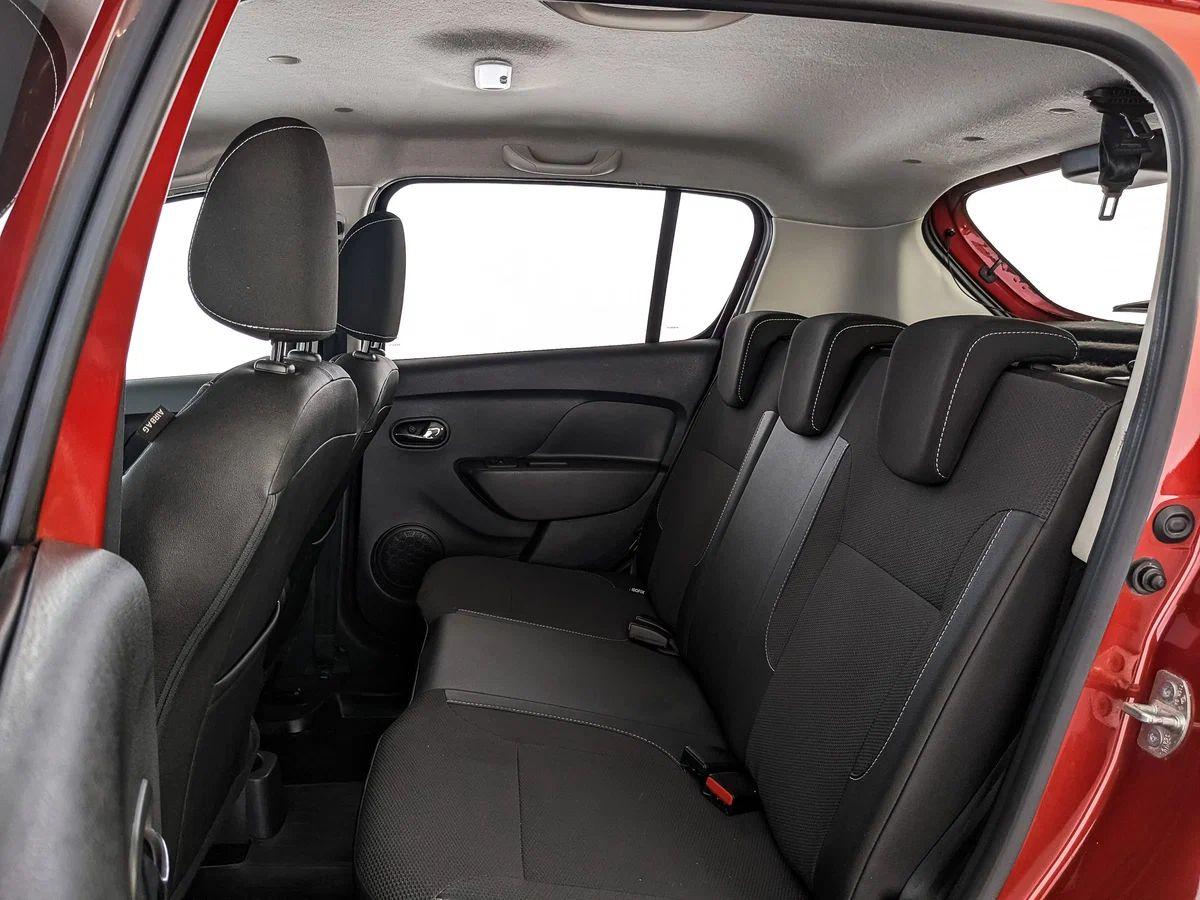 Renault Sandero 2019, красный