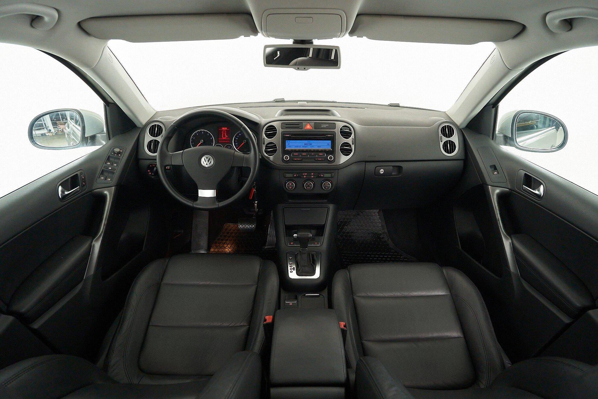 Volkswagen Tiguan 2009, серебряный