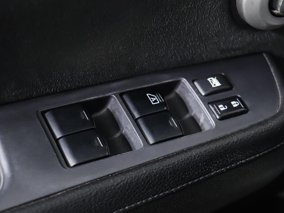 Nissan Tiida 2012, серый