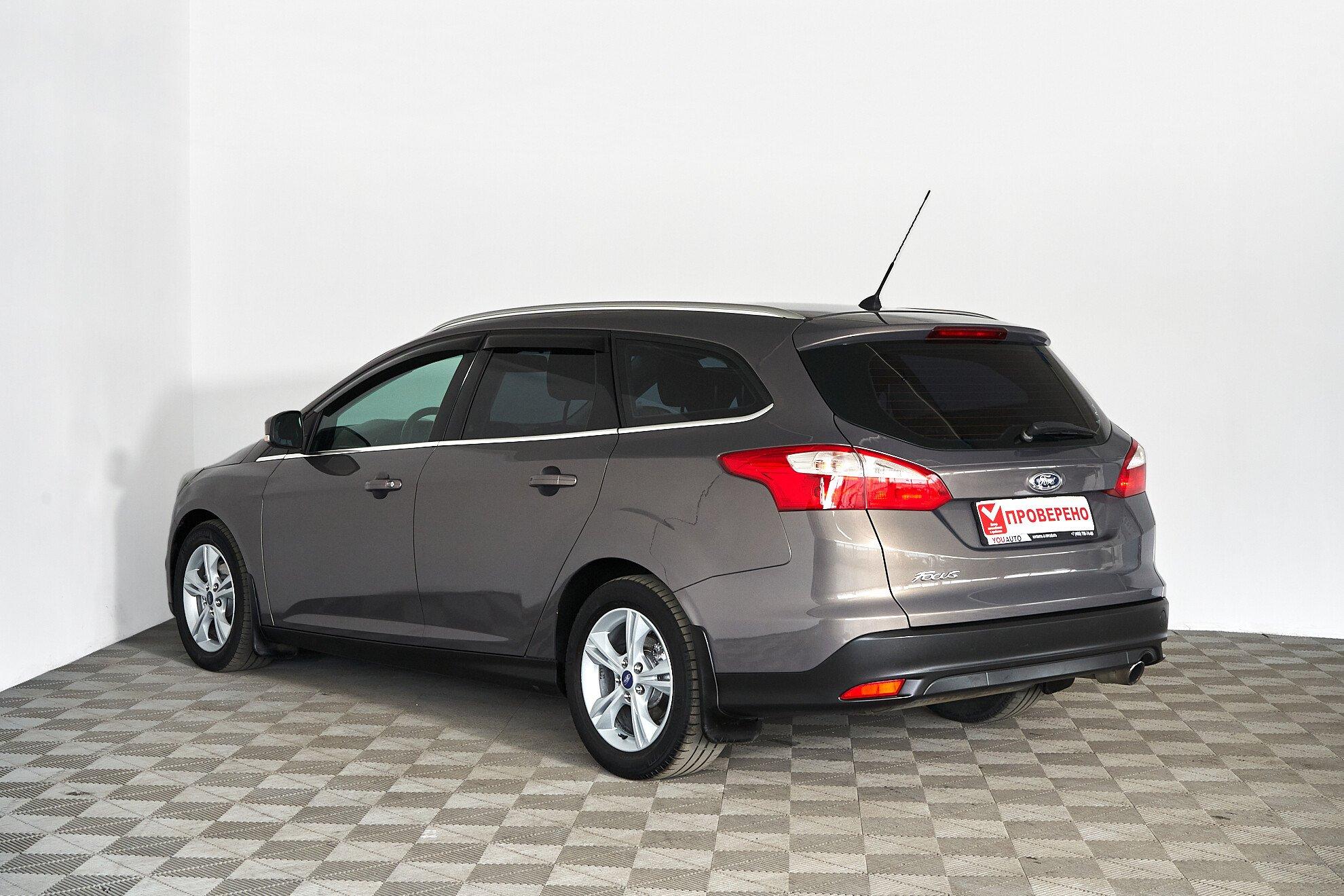 Ford Focus 2014, серый
