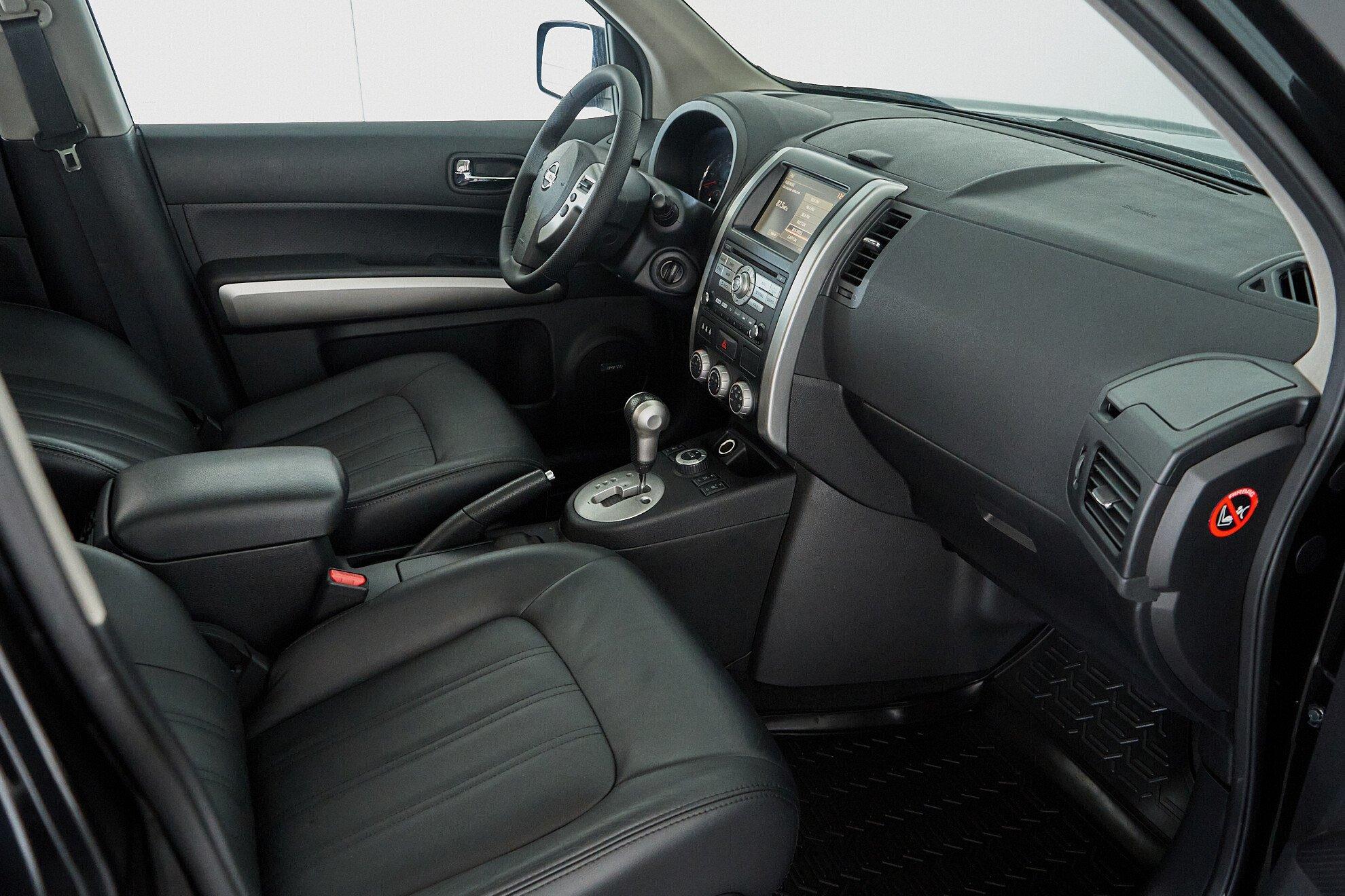 Nissan X-Trail 2011, черный