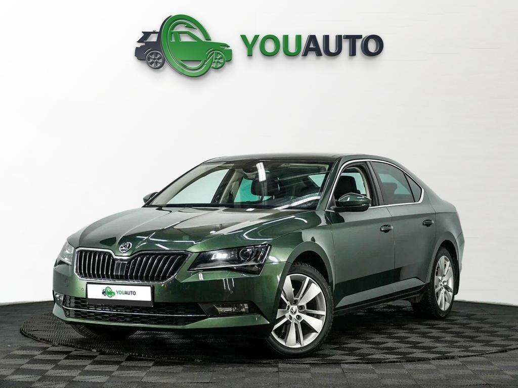 Skoda Superb 2018, зеленый