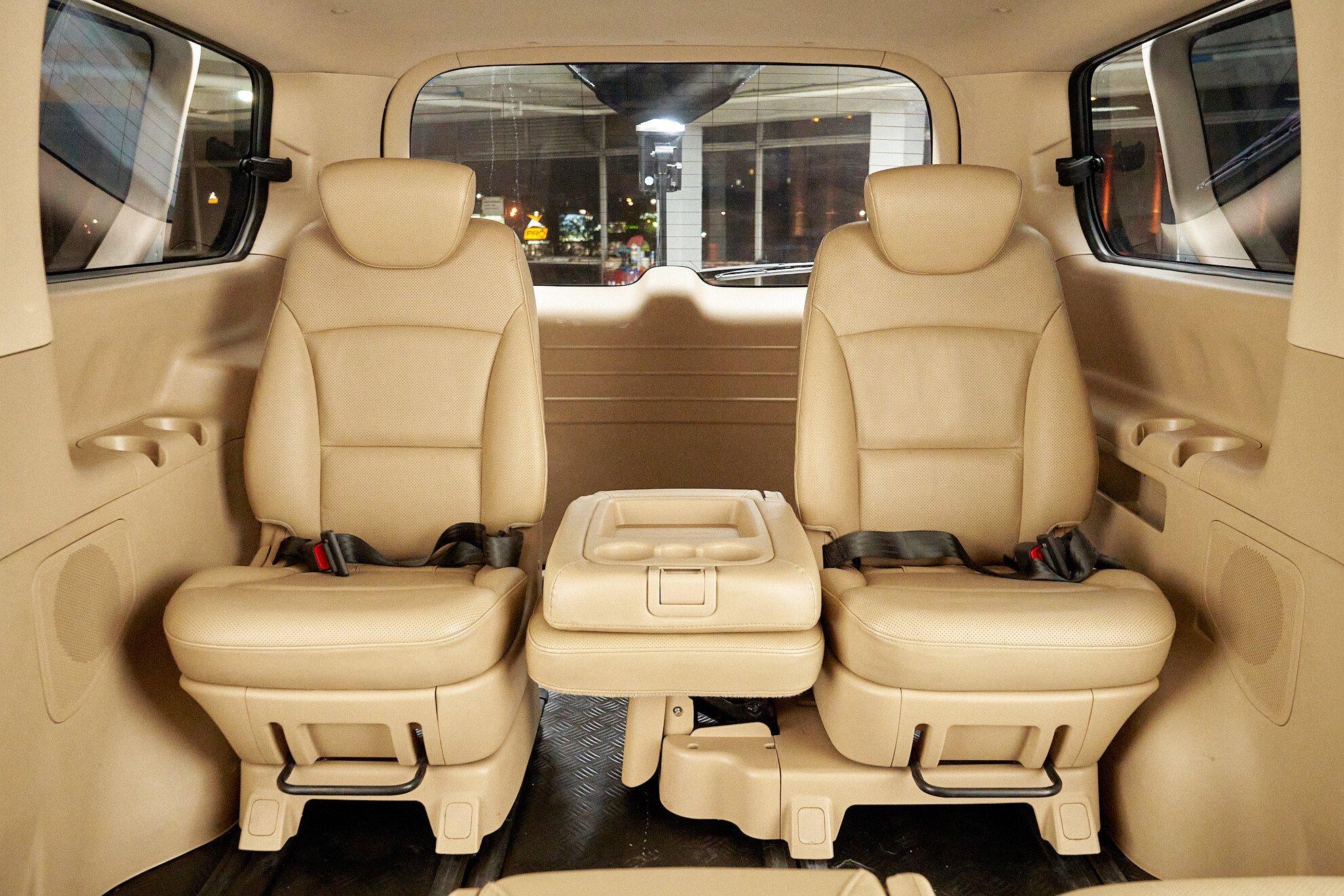 Hyundai Grand Starex 2012, серебряный