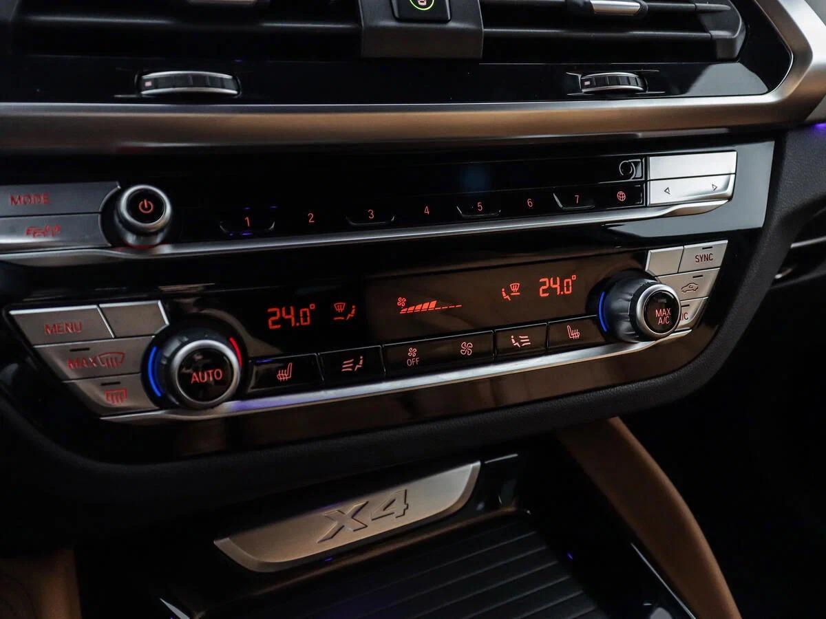 BMW X4 2021, синий