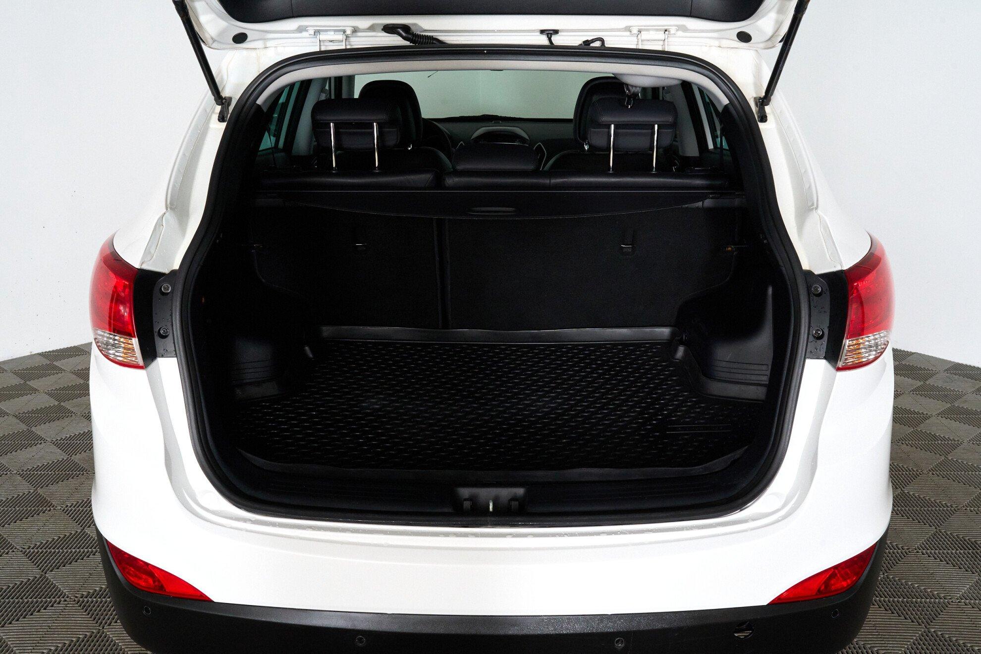 Hyundai ix35 2011, белый
