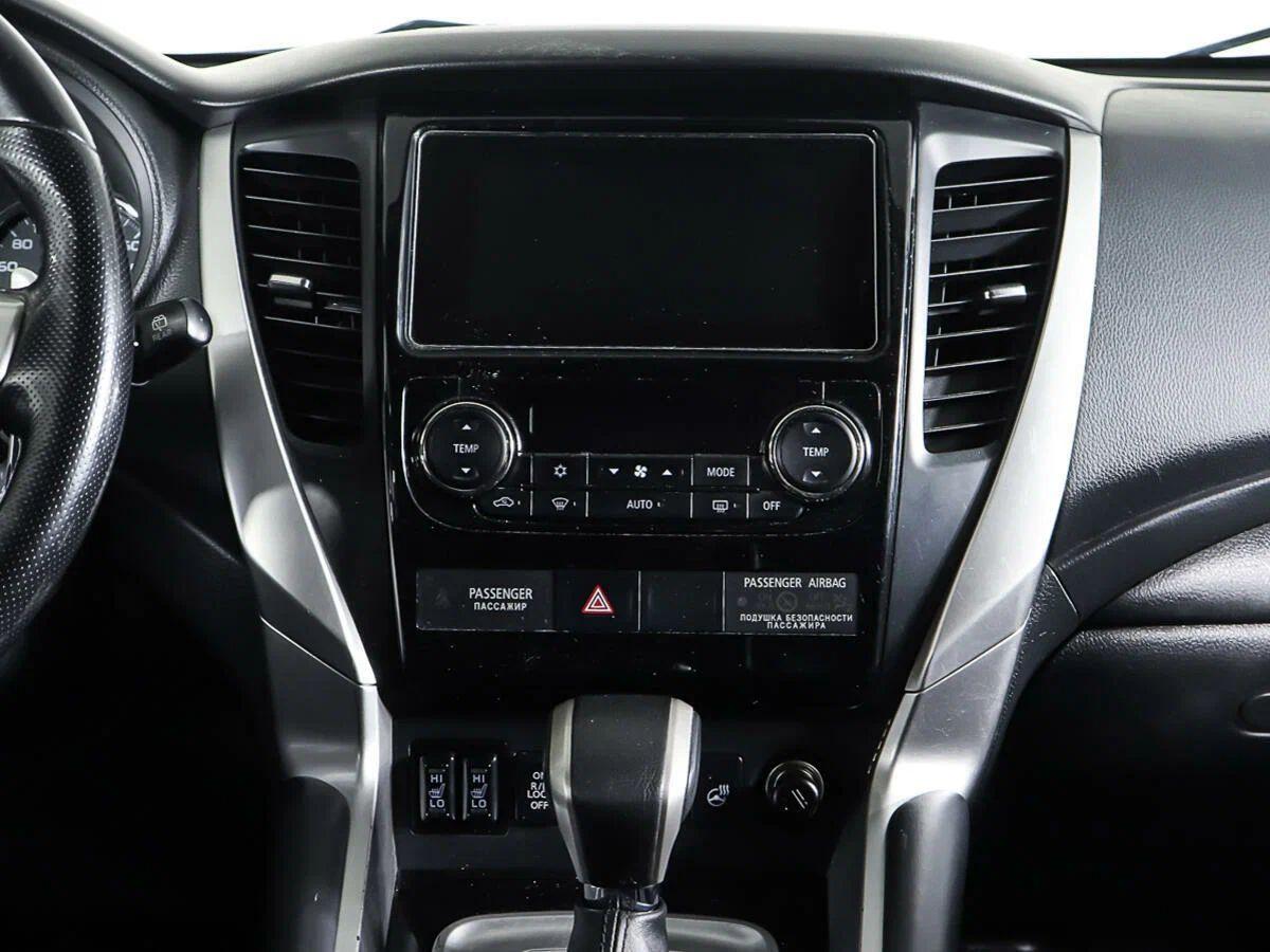Mitsubishi Pajero Sport 2021, черный