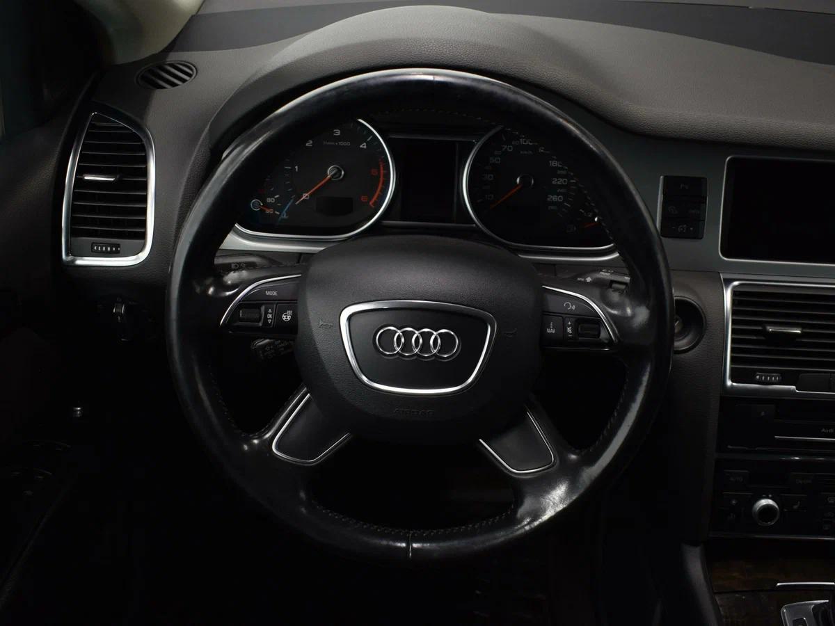 Audi Q7 2010, черный