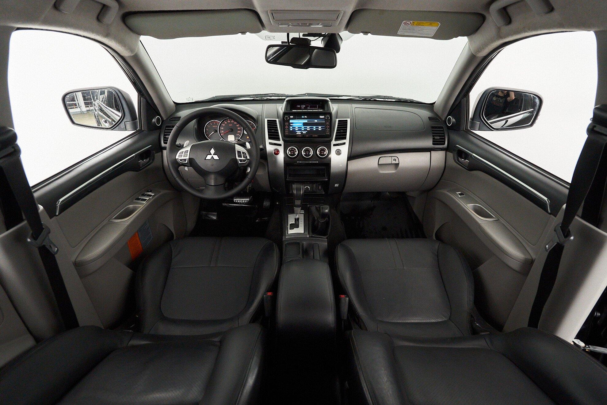 Mitsubishi Pajero Sport 2015, черный
