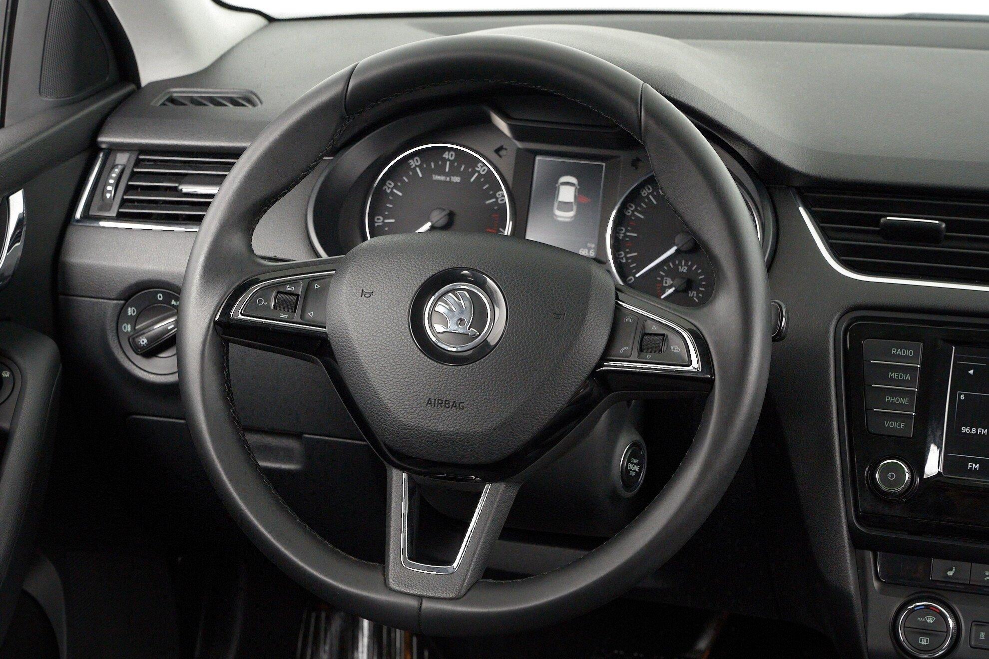 Skoda Octavia 2016, коричневый