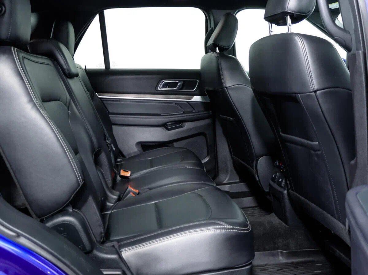 Ford Explorer 2019, синий