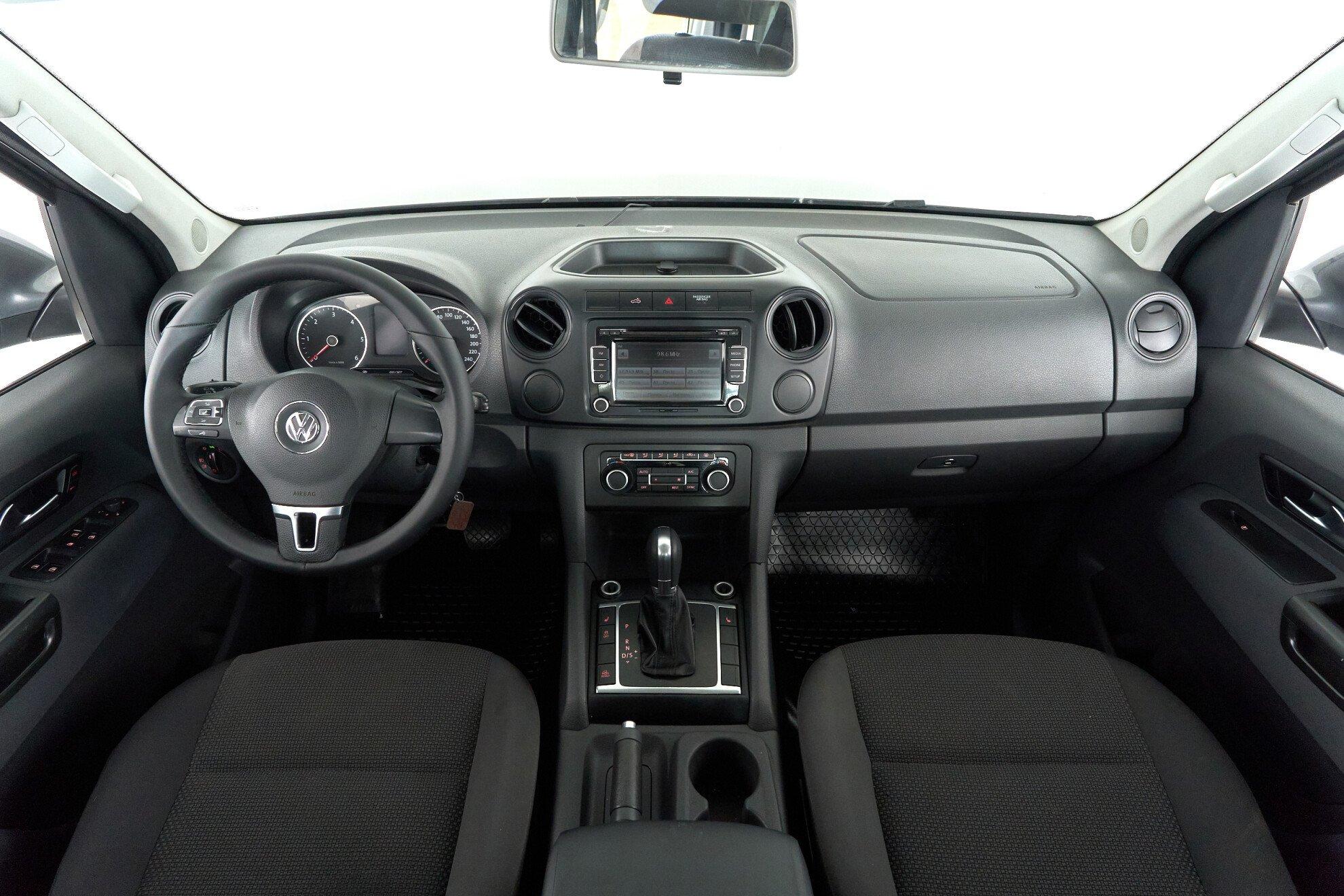 Volkswagen Amarok 2012, серый