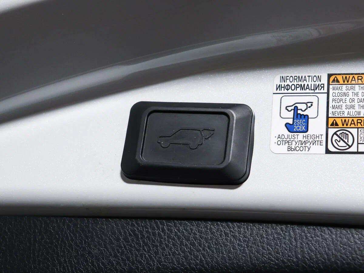 Toyota RAV4 2019, белый
