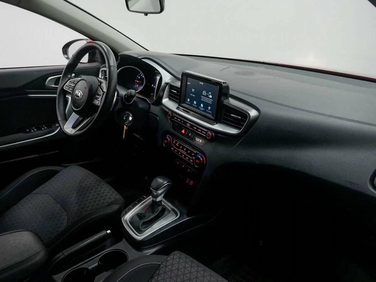 Kia Ceed 2018, красный