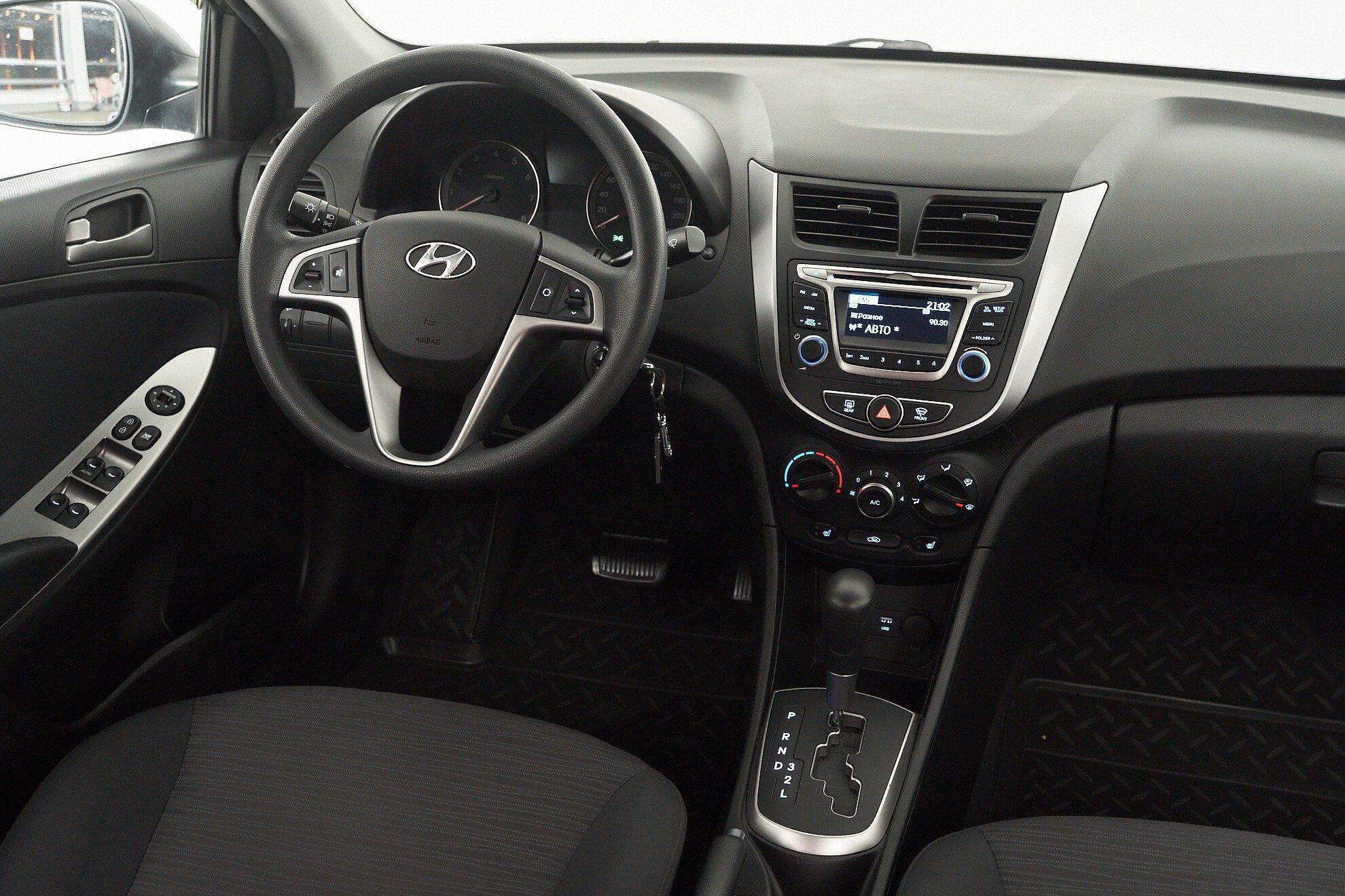 Hyundai Solaris 2015, серый