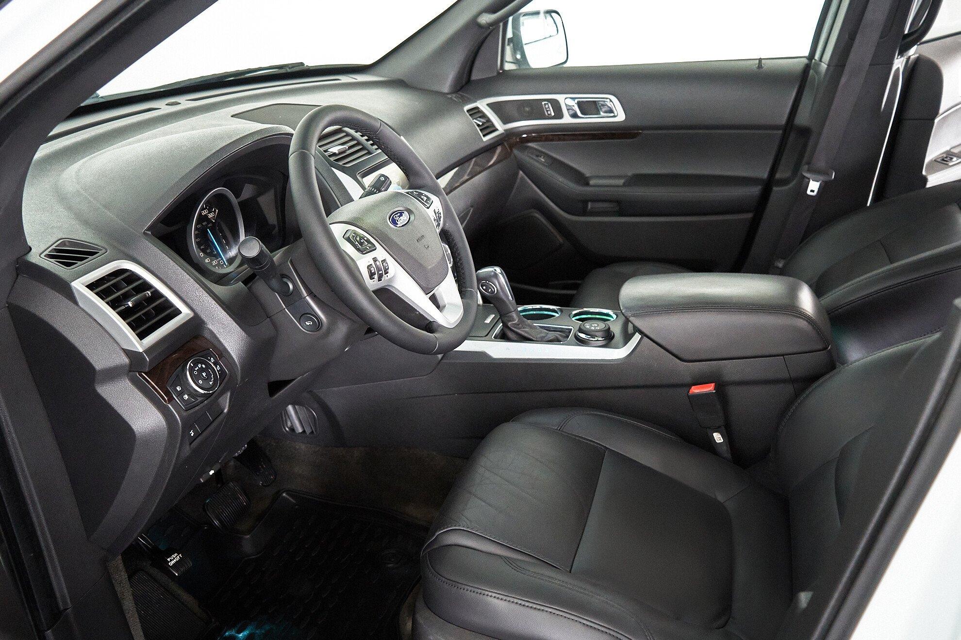Ford Explorer 2014, белый
