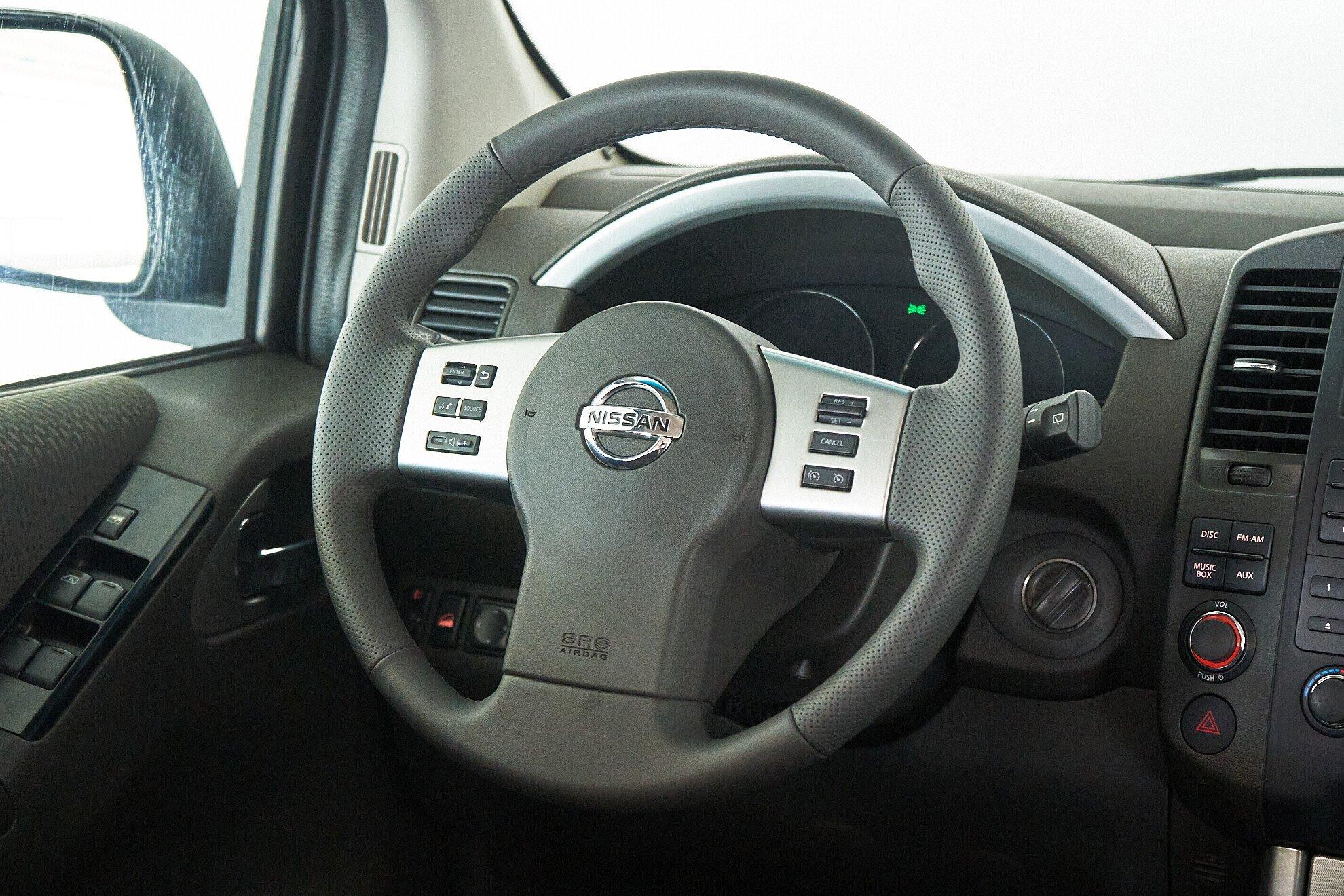 Nissan Pathfinder 2011, черный