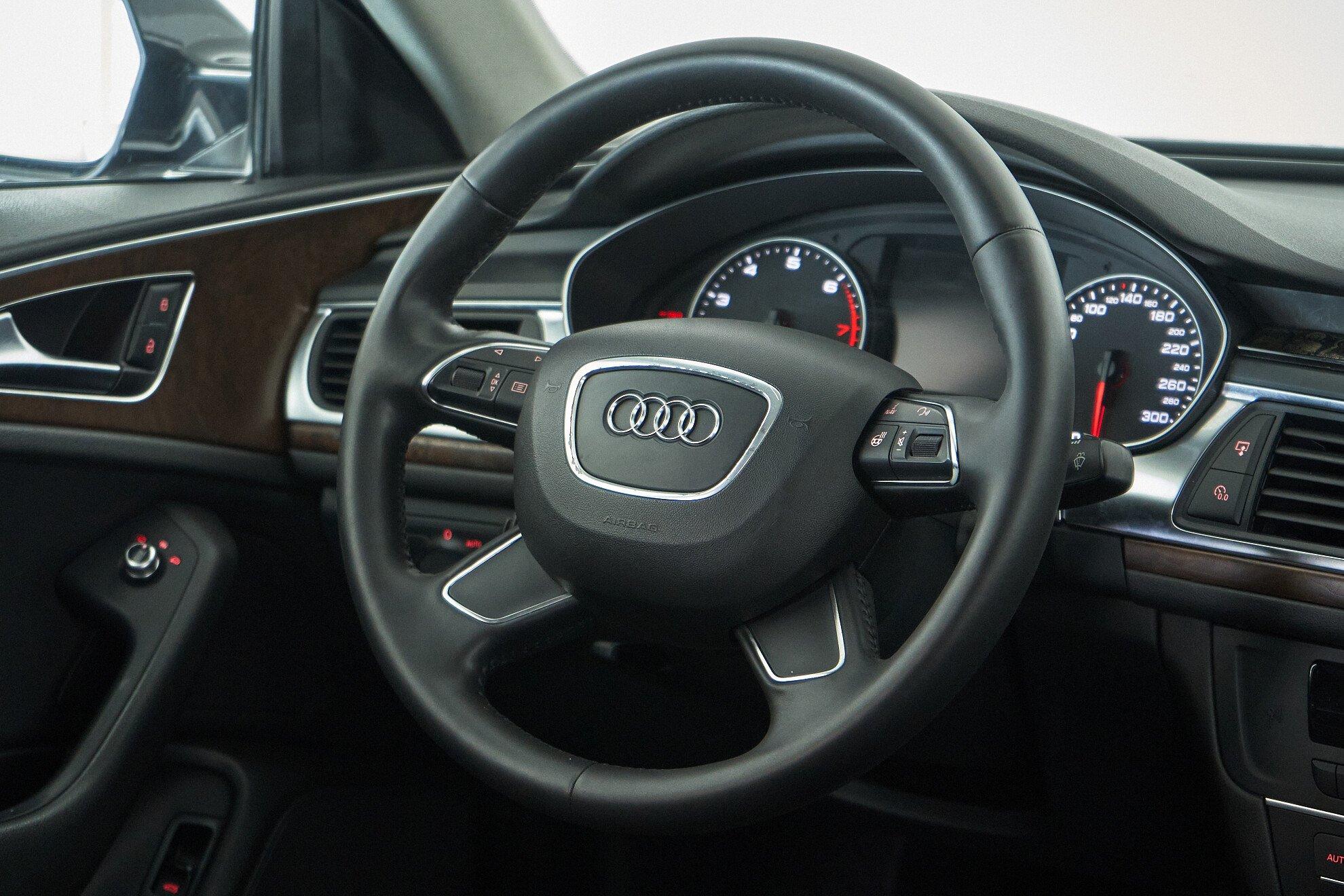 Audi A6 2012, черный
