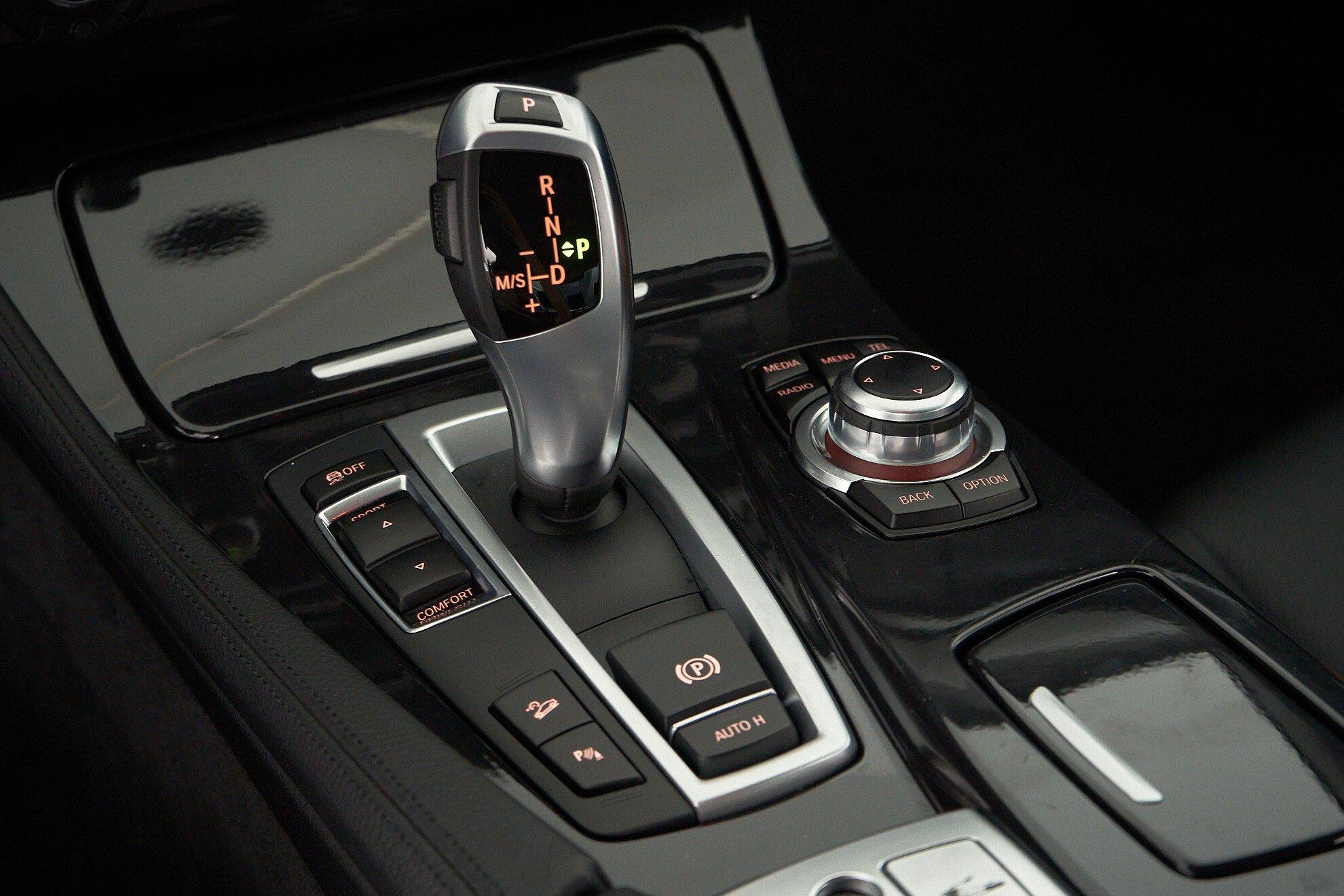 BMW 5 серии 2013, белый
