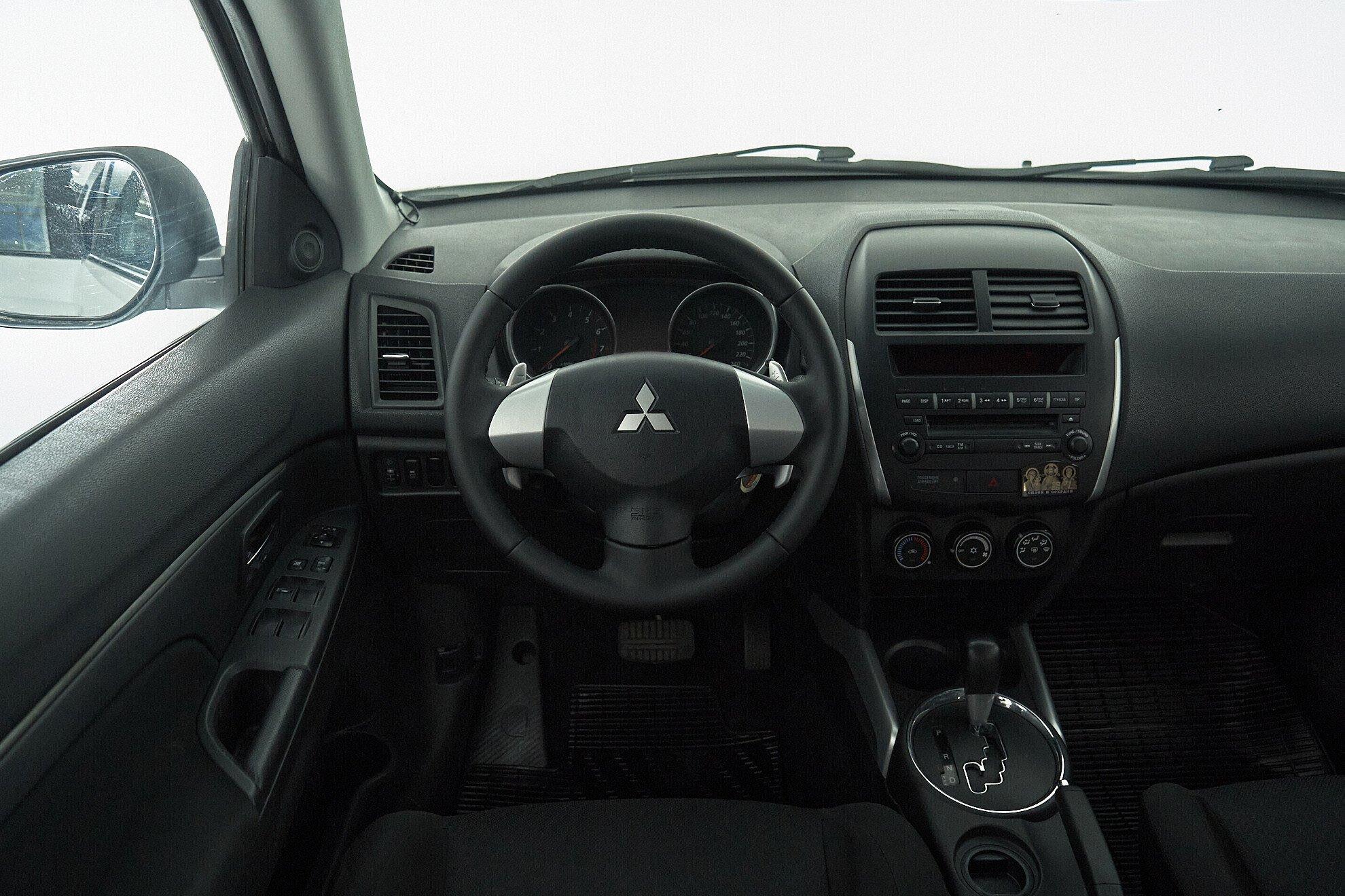 Mitsubishi ASX 2012, белый